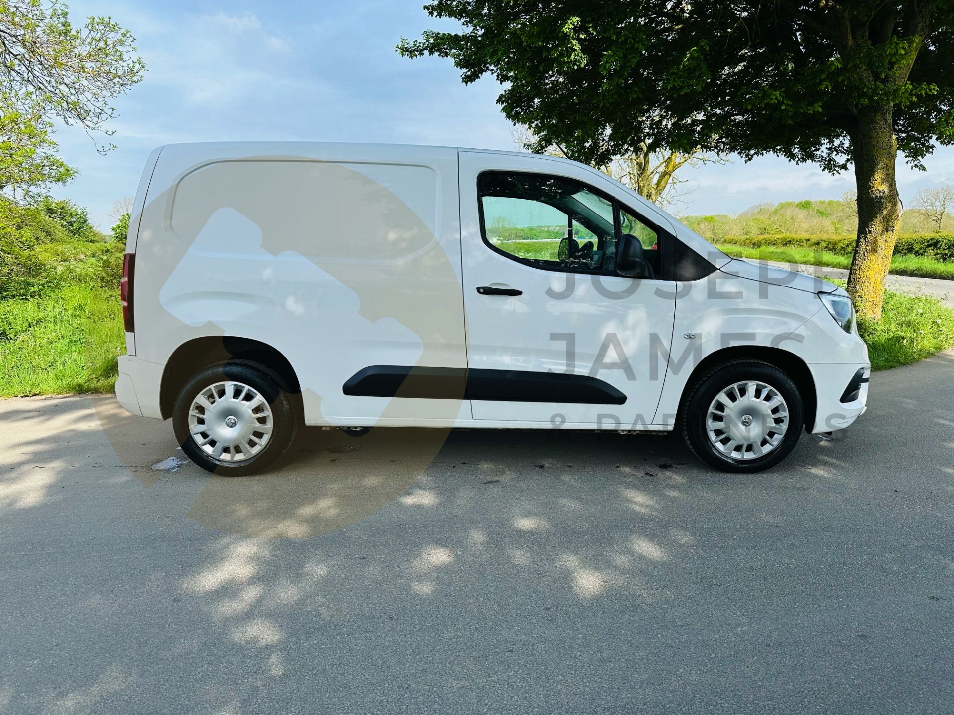VAUXHALL COMBO 2300 S/S *SPORTIVE EDITION* (BLUEINJECTION) - 2020 MODEL - ONLY 79K MILES - EURO 6! - Image 10 of 28