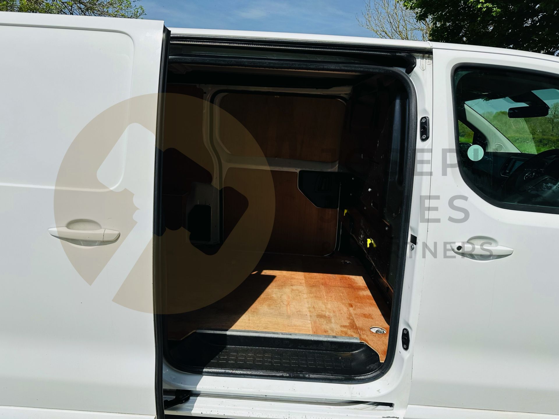 (On Sale) VAUXHALL VIVARO 2900 S/S *SPORTIVE EDITION* EXTENDED FRAME (BLUEINJECTION) - 2020 MODEL - Image 11 of 32