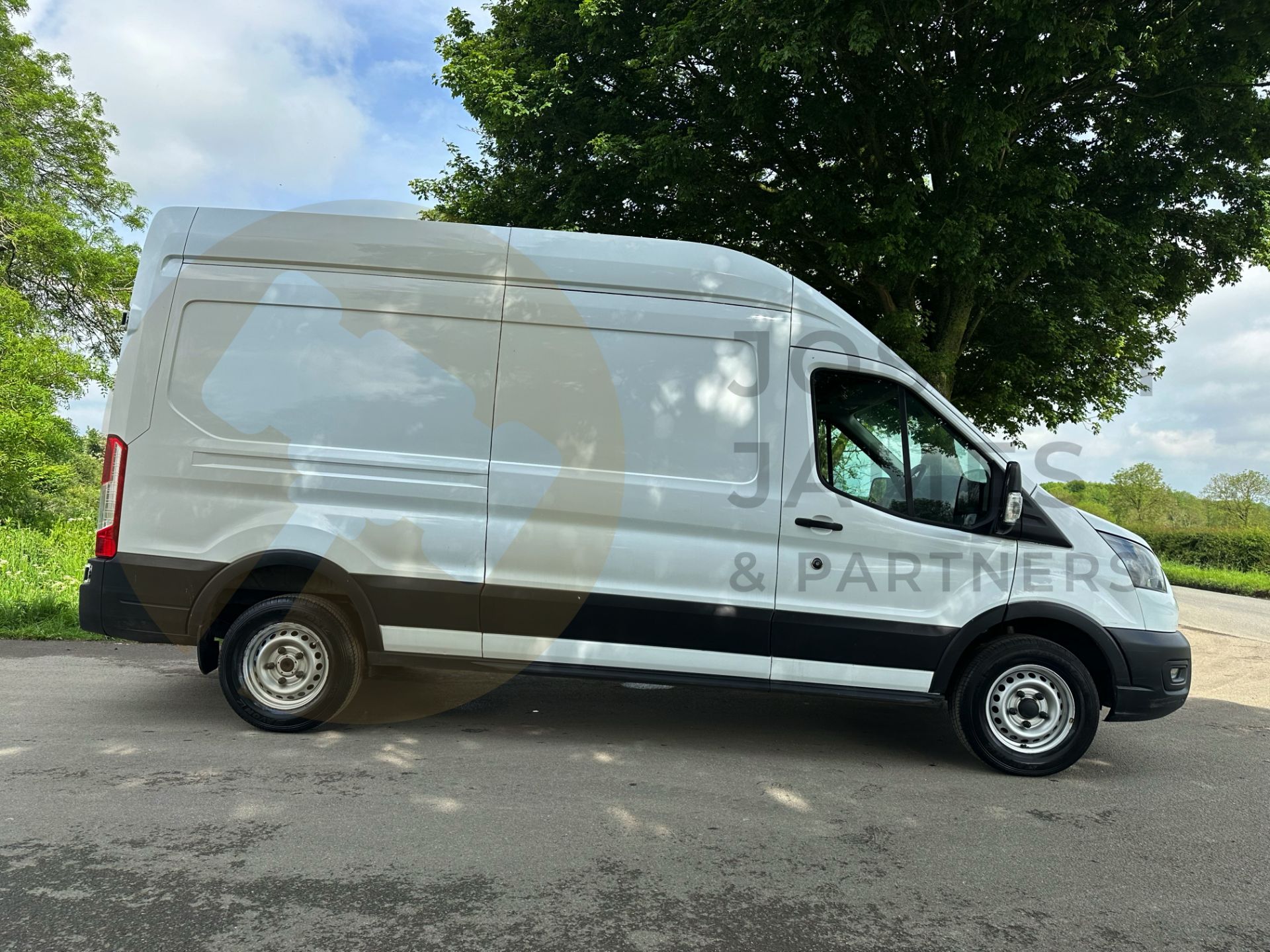 FORD TRANSIT *LWB HI-ROOF* (2020 - FACELIFT MODEL) 2.0 TDCI 'ECOBLUE' (EURO 6) *LEADER EDITION* - Image 14 of 39