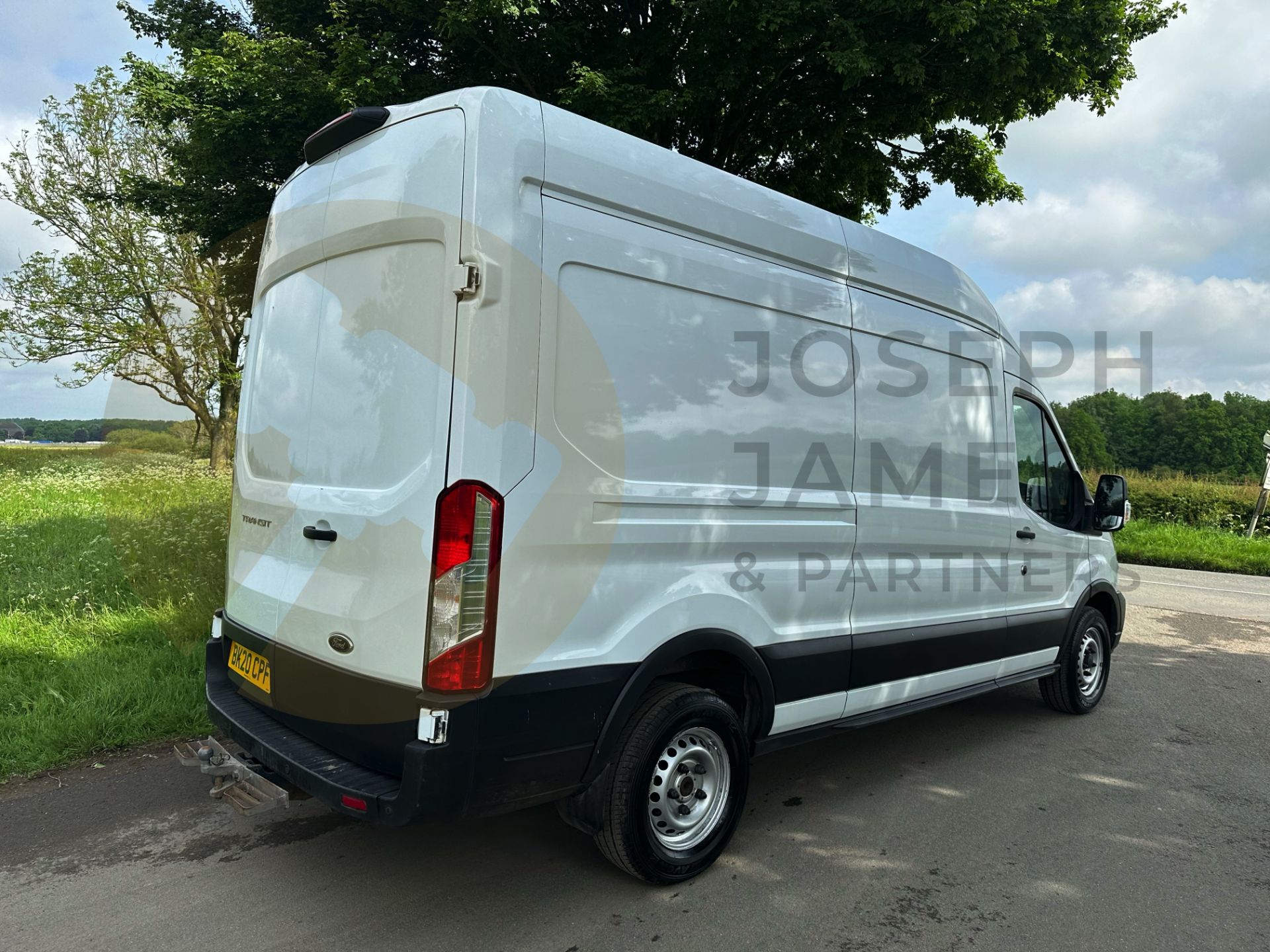 FORD TRANSIT *LWB HI-ROOF* (2020 - FACELIFT MODEL) 2.0 TDCI 'ECOBLUE' (EURO 6) *LEADER EDITION* - Image 12 of 39