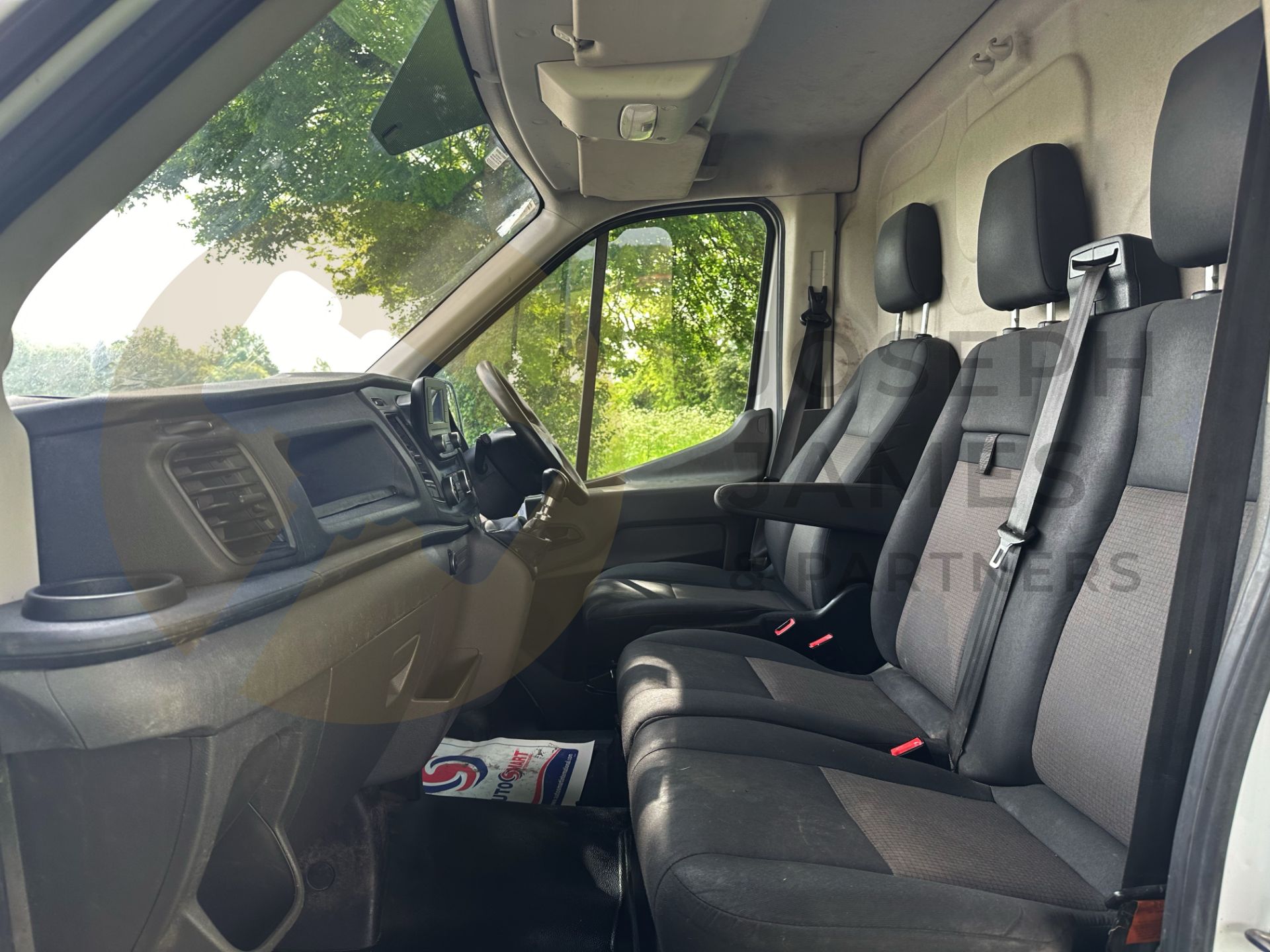 FORD TRANSIT *LWB HI-ROOF* (2020 - FACELIFT MODEL) 2.0 TDCI 'ECOBLUE' (EURO 6) *LEADER EDITION* - Image 20 of 39