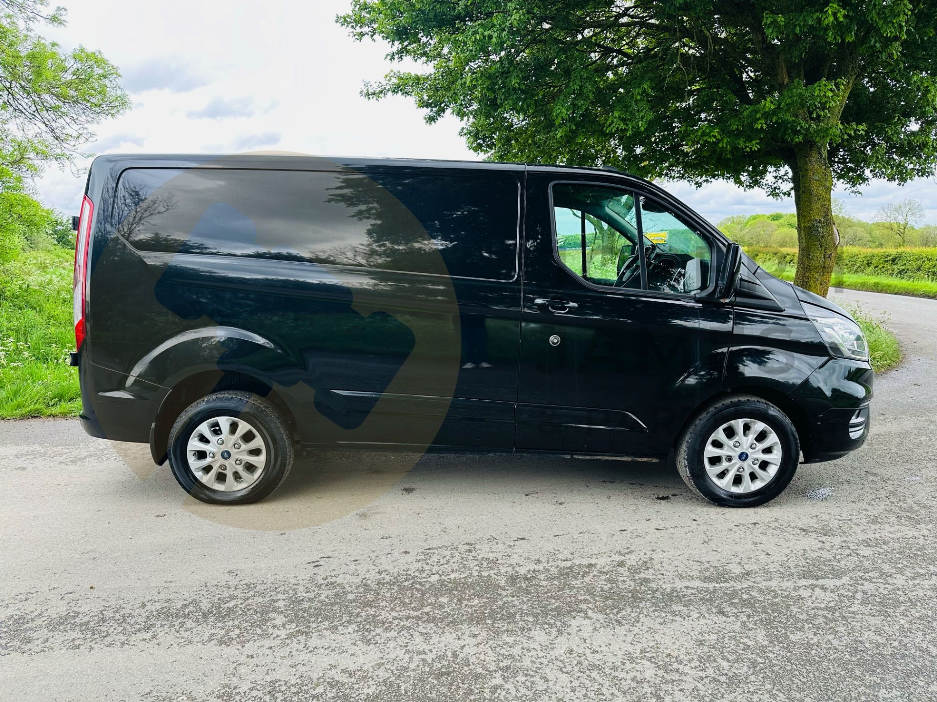 (ON SALE) FORD TRANSIT CUSTOM "LIMITED" 170PSI (280) *AUTO" 2.0TDCI (20 REG) AC -HEATED SEATS-EURO 6 - Image 10 of 31