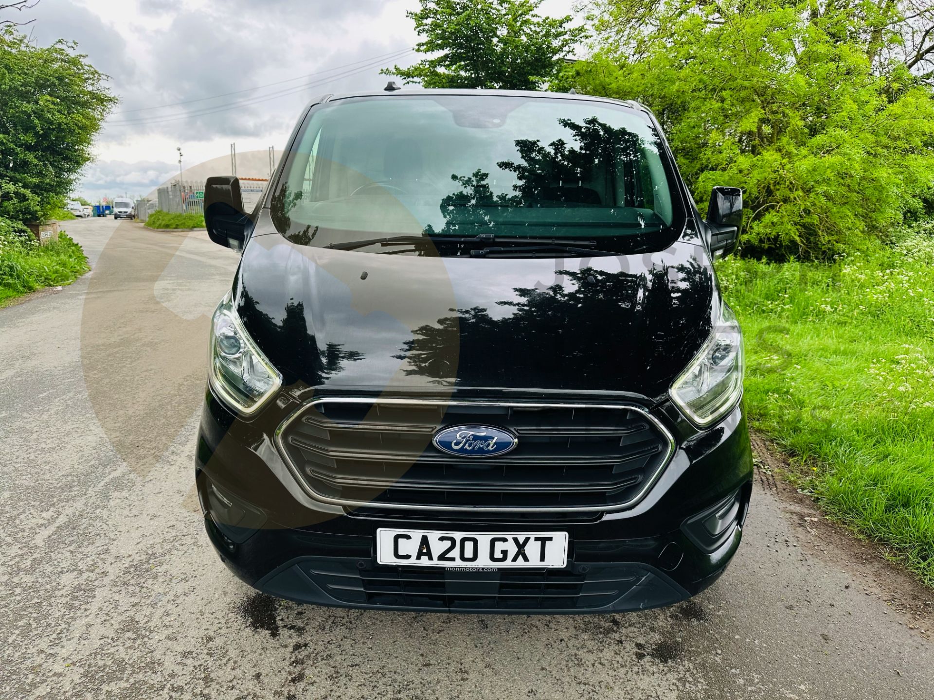 (ON SALE) FORD TRANSIT CUSTOM "LIMITED" 170PSI (280) *AUTO" 2.0TDCI (20 REG) AC -HEATED SEATS-EURO 6 - Image 3 of 31