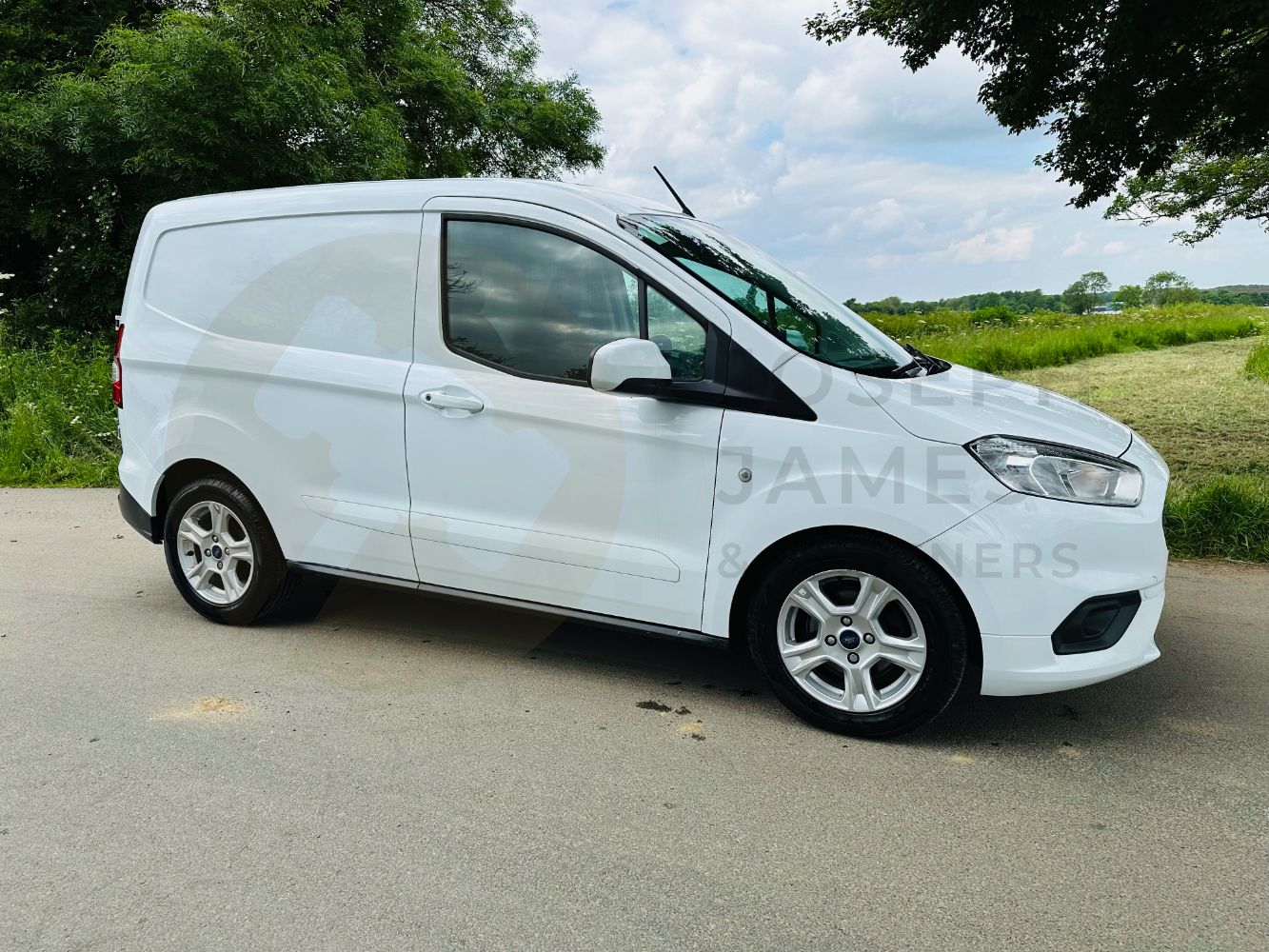 * Vehicle Auction * ~ 2022 Ford Transit Courier *Limited* - 2022 Mercedes Sprinter *Tipper* + Many More: Cars, Commercials & 4x4's !!!