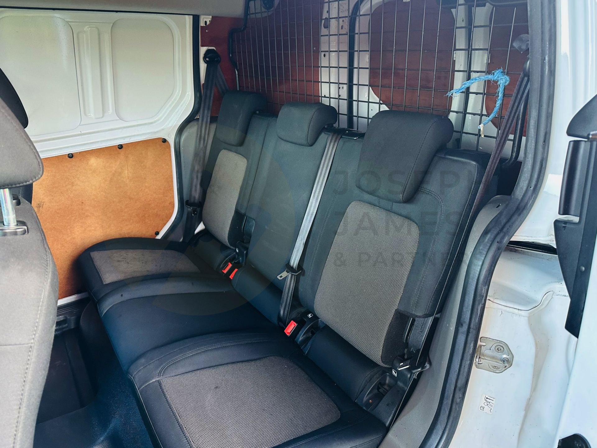 FORD CONNECT 1.5TDCI (CREW VAN / DUALINER 220) ECOBLUE - 20 REG - 1 OWNER FROM NEW - ULEZ COMPLAINT - Image 13 of 28