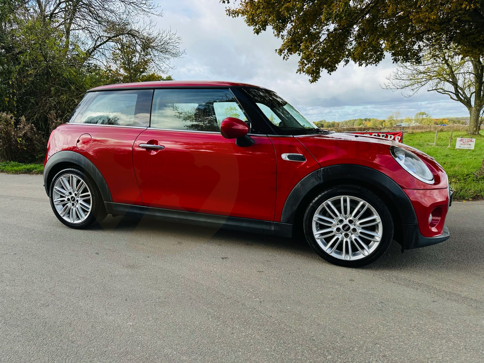 MINI COOPER *3 DOOR HATCHBACK* (2014 - FACELIFT MODEL) 1.5 PETROL - 6 SPEED *ONLY 24K MILES*