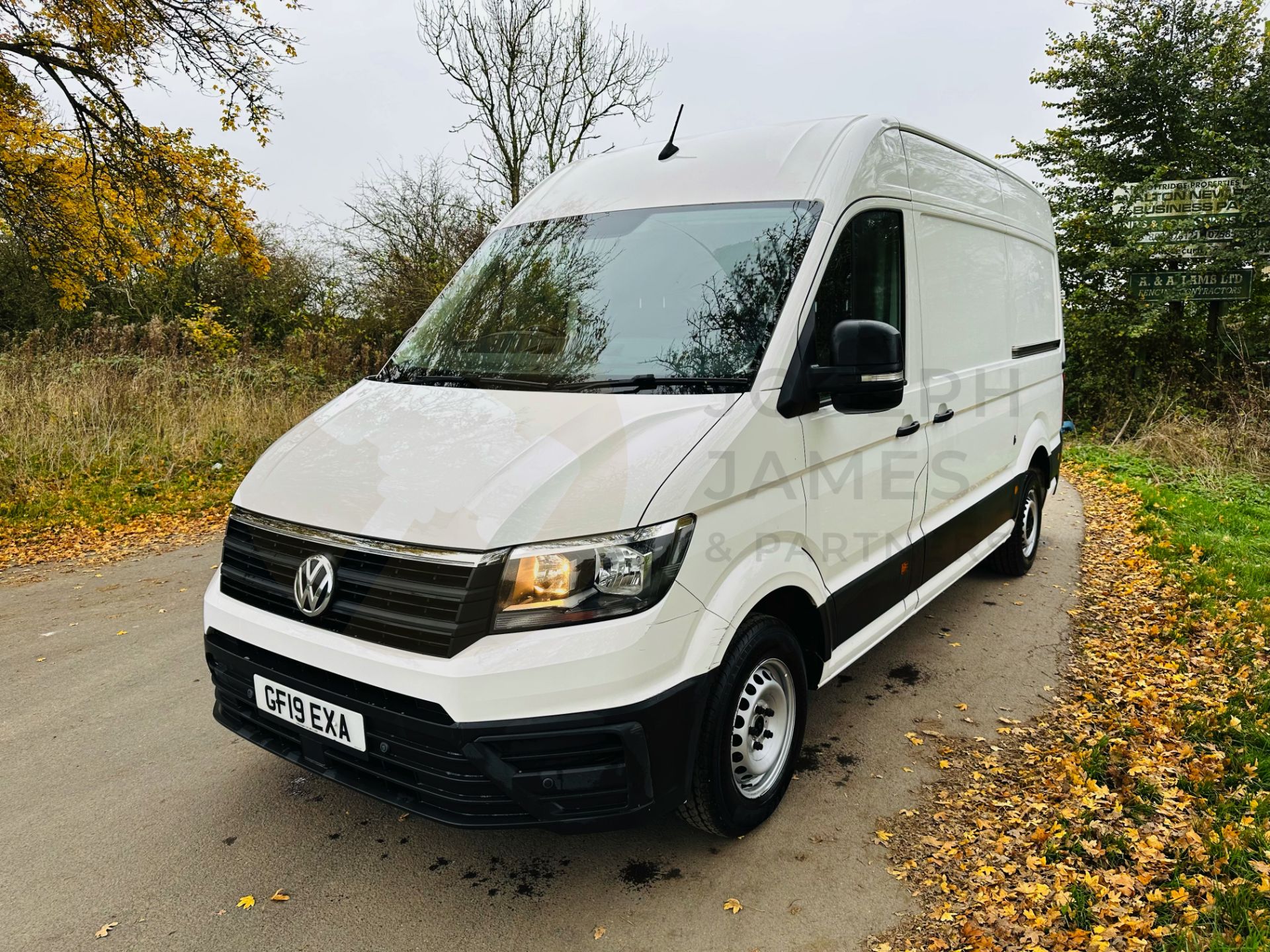 VOLKSWAGEN CRAFTER 2.0TDI 140 TRENDLINE (MEDIUM WHEEL BASE) HIGH ROOF - 19 REG - - 1 OWNER - - Image 4 of 30