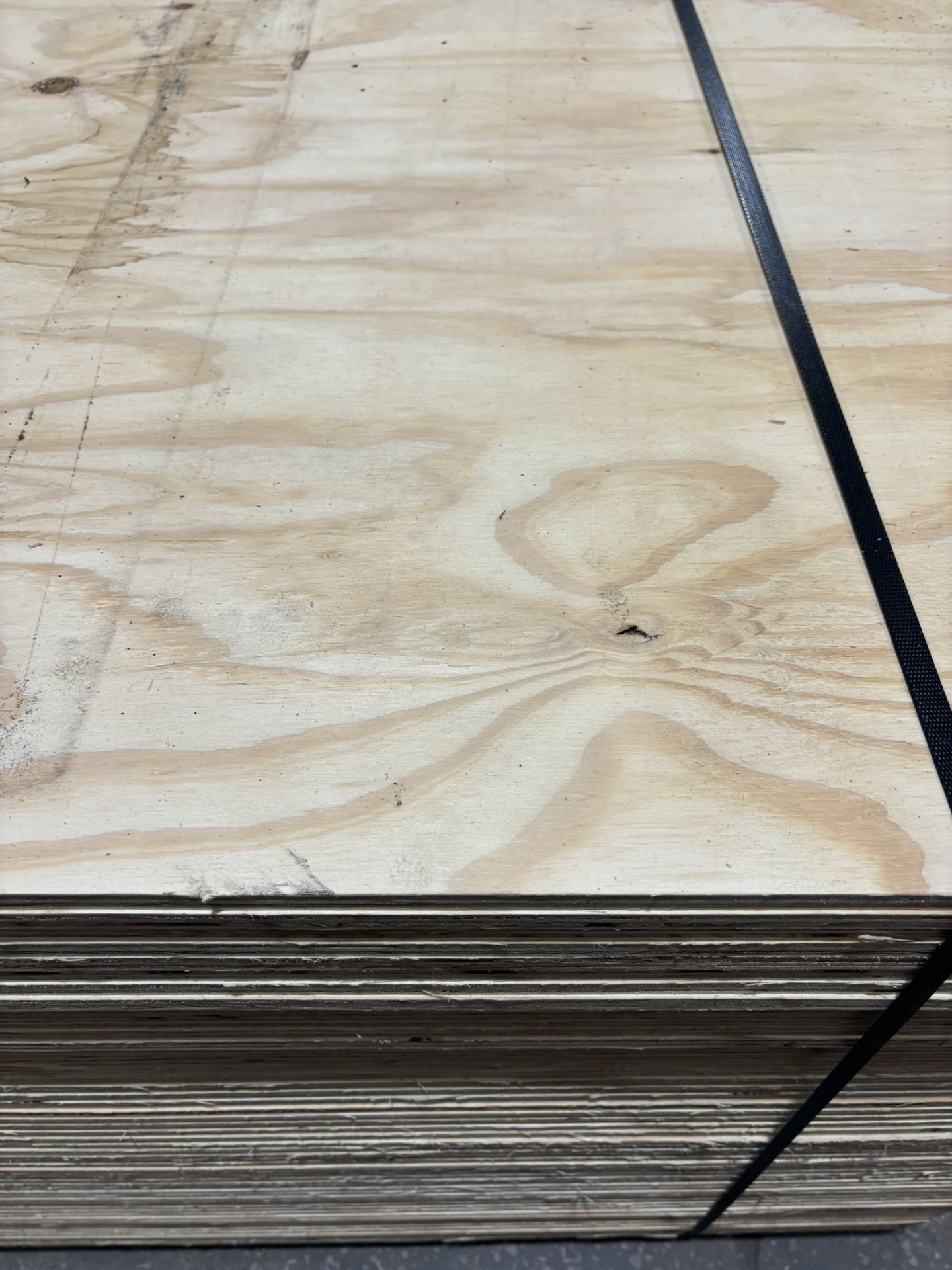 60 x Sheets Of Plywood | Size: 244cm x 122cm x 1cm - Image 4 of 7