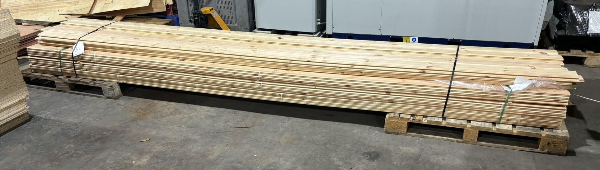 80 x Tounge And Groove Redwood | Size: 450cm x 11cm x 2cm - Image 2 of 6