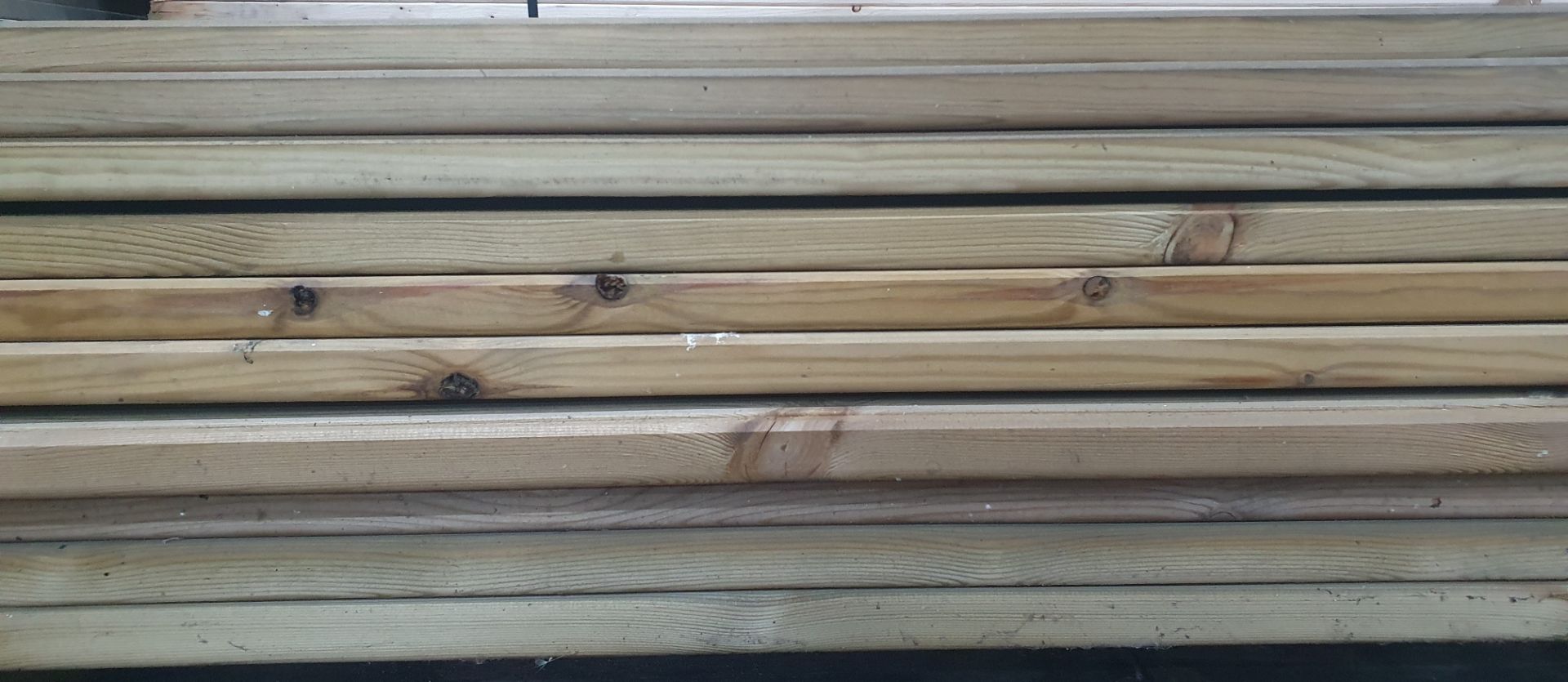 55 x Lengths of Decking | Size: (L) 420cm x (W) 14cm x (H) 3cm - Image 4 of 6