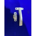 25 x Kenrick White Window Latches