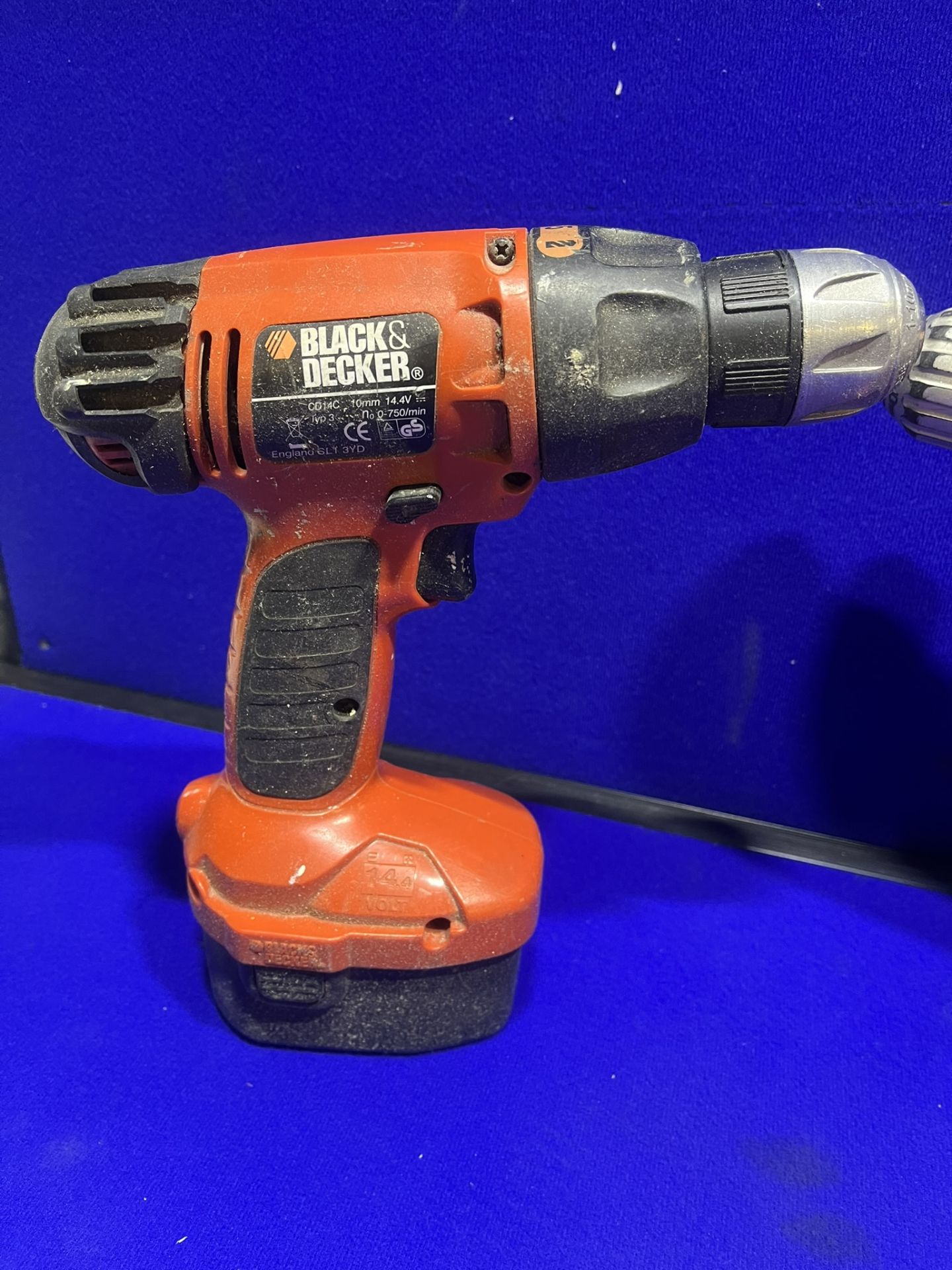 2 x Black & Decker Drills * Spares And Repairs* - Image 3 of 5