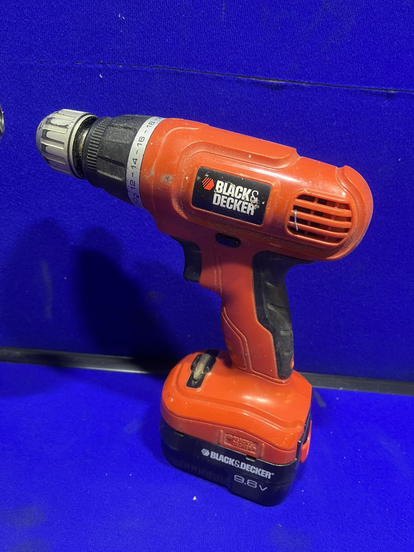 2 x Black & Decker Drills * Spares And Repairs* - Image 2 of 5