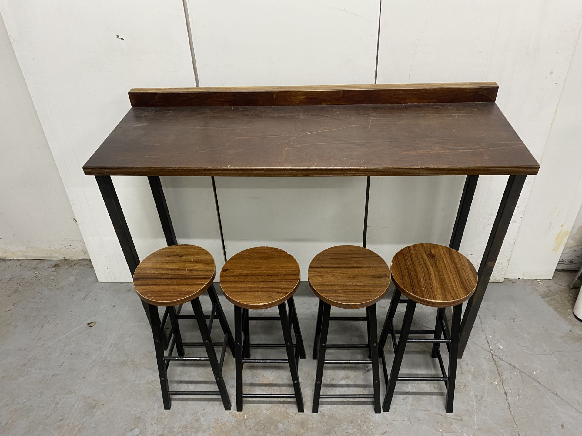 High Wooden Table With 4 Stools - Bild 3 aus 8