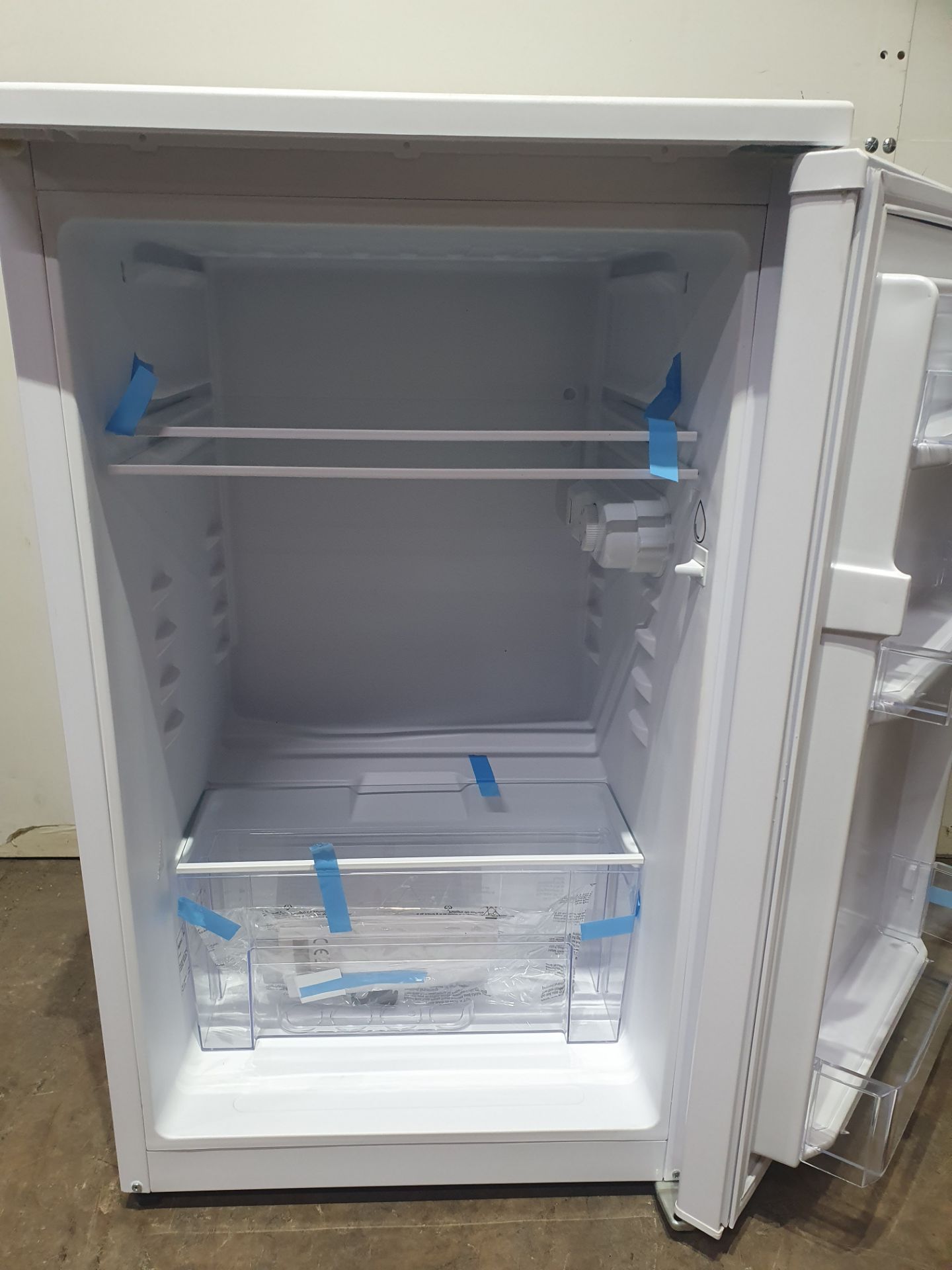 Ex-Display White Knight DAL50H Under Counter Larder Fridge 48CM - Image 2 of 7