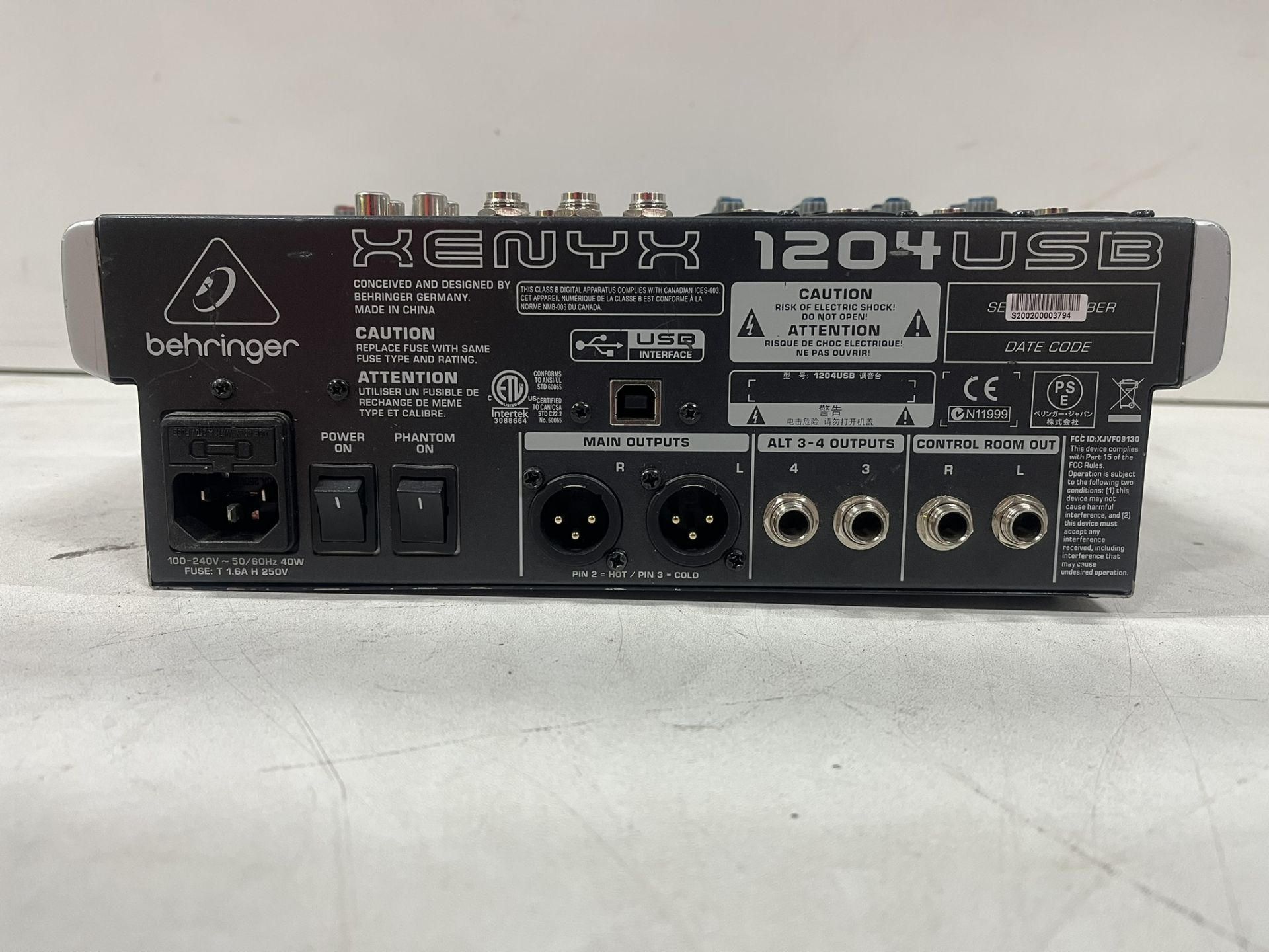 Behringer HENYX 1204USB Premium 12-Input 2/2-Bus Mixer - Bild 4 aus 5