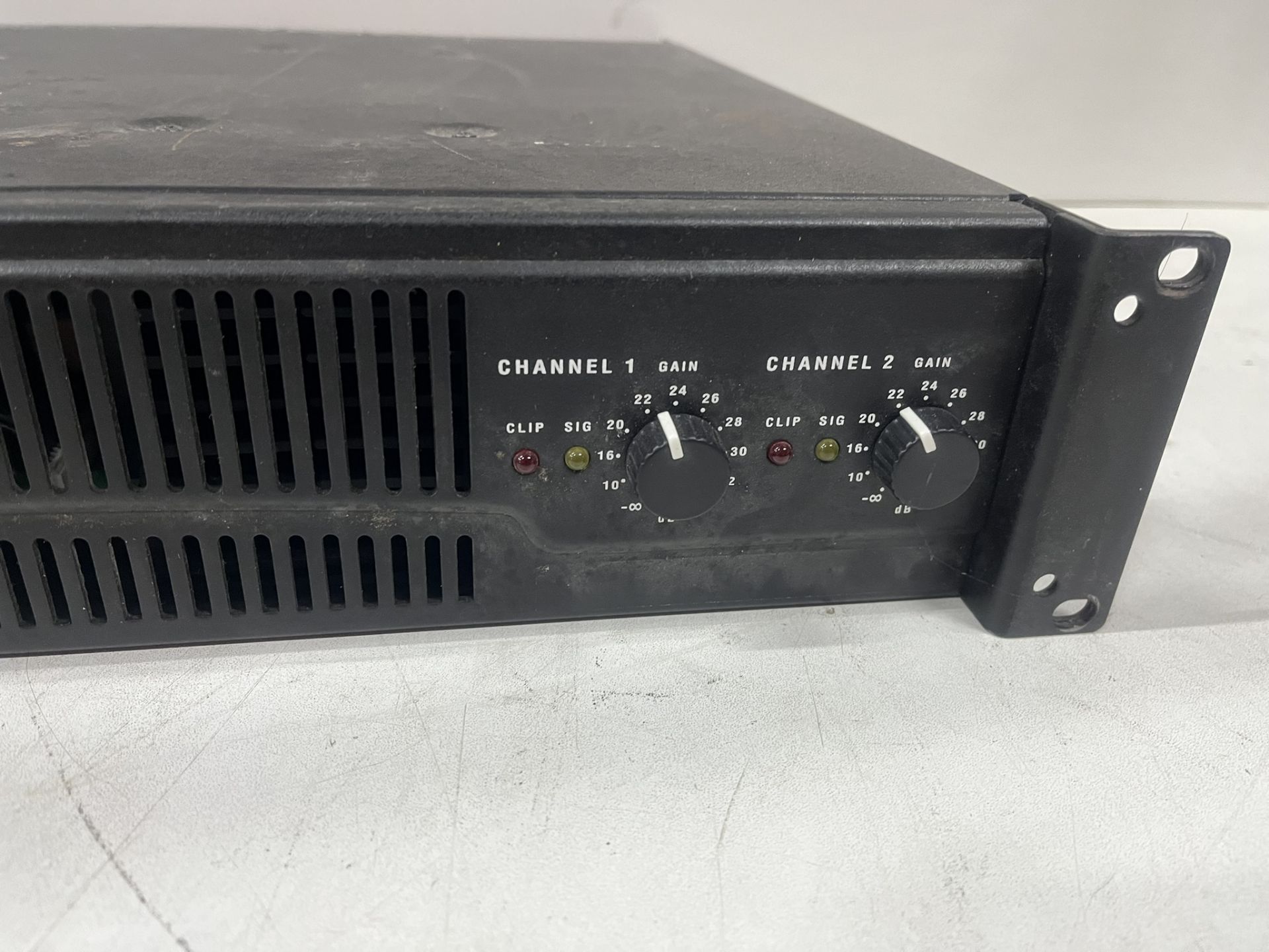 QSC RMX 2450 Professional Power Amplifier - Bild 3 aus 6