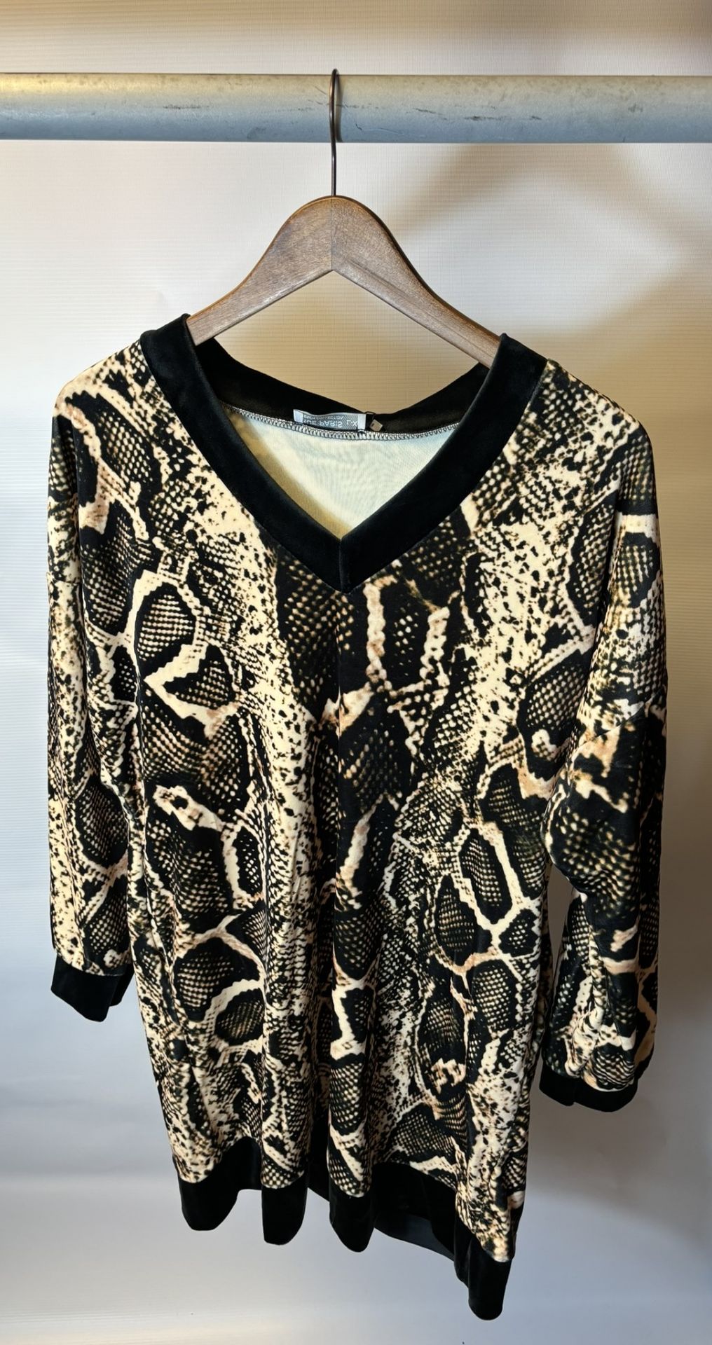 4 x Various Sized Snake Pattern Mini Dresses As Seen In Photos - Bild 10 aus 12