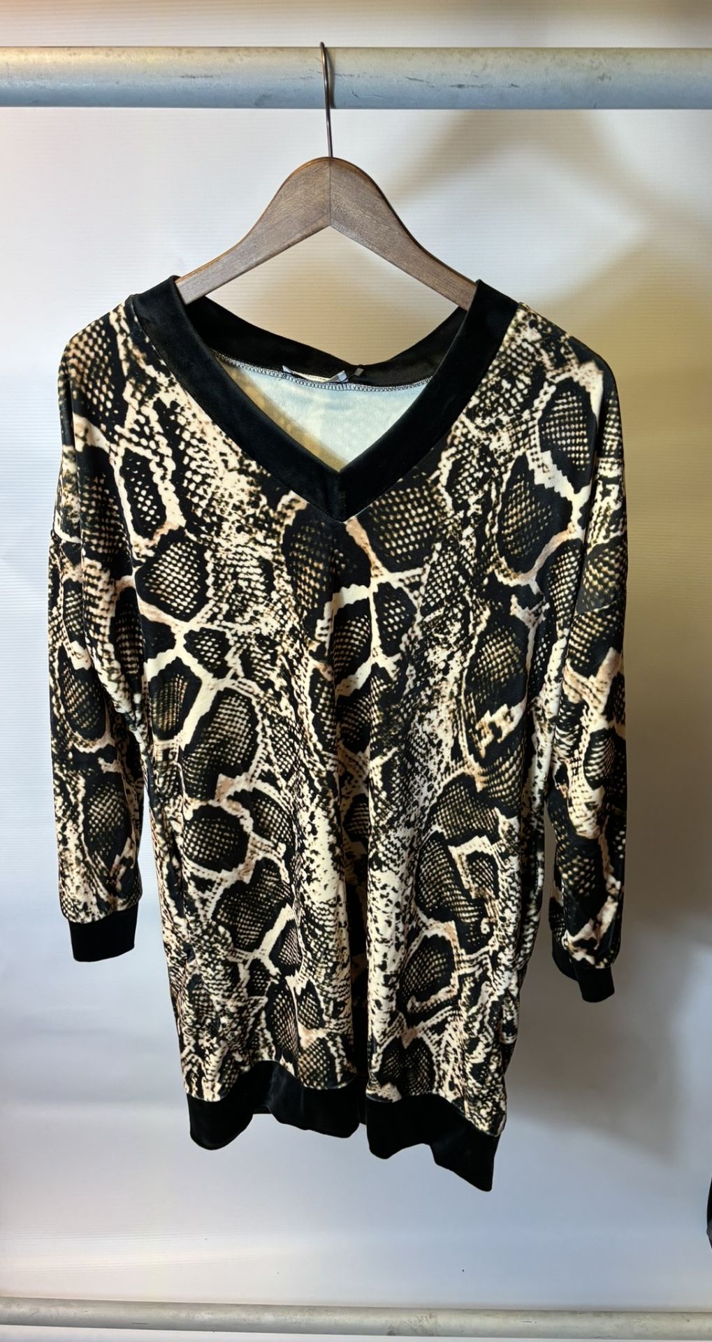 4 x Various Sized Snake Pattern Mini Dresses As Seen In Photos - Bild 7 aus 12