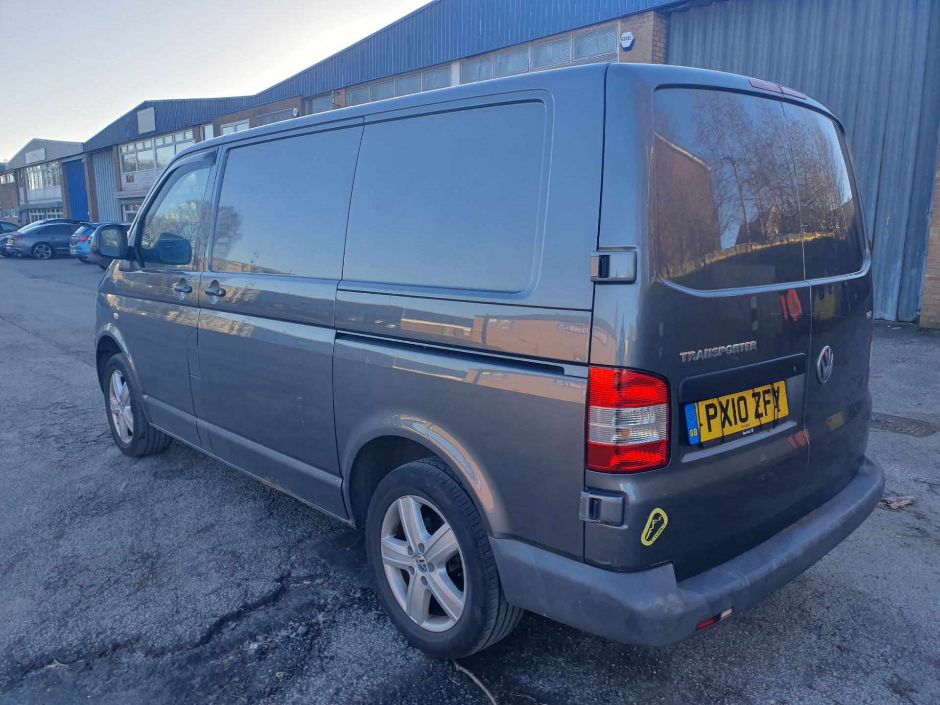 Volkswagen Transporter | T-Sporter T28 102 TDI SWB | 152,692 Miles | PX10 ZFY - Image 8 of 20