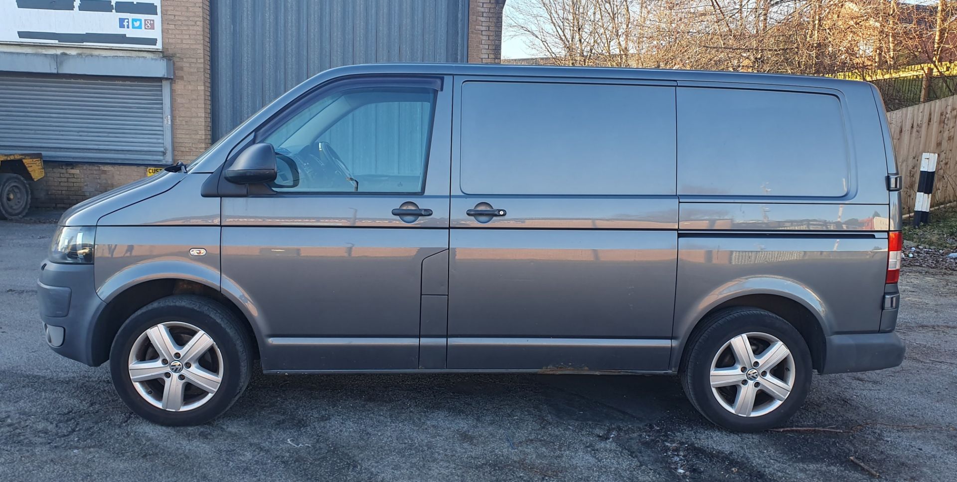 Volkswagen Transporter | T-Sporter T28 102 TDI SWB | 152,692 Miles | PX10 ZFY - Image 4 of 20