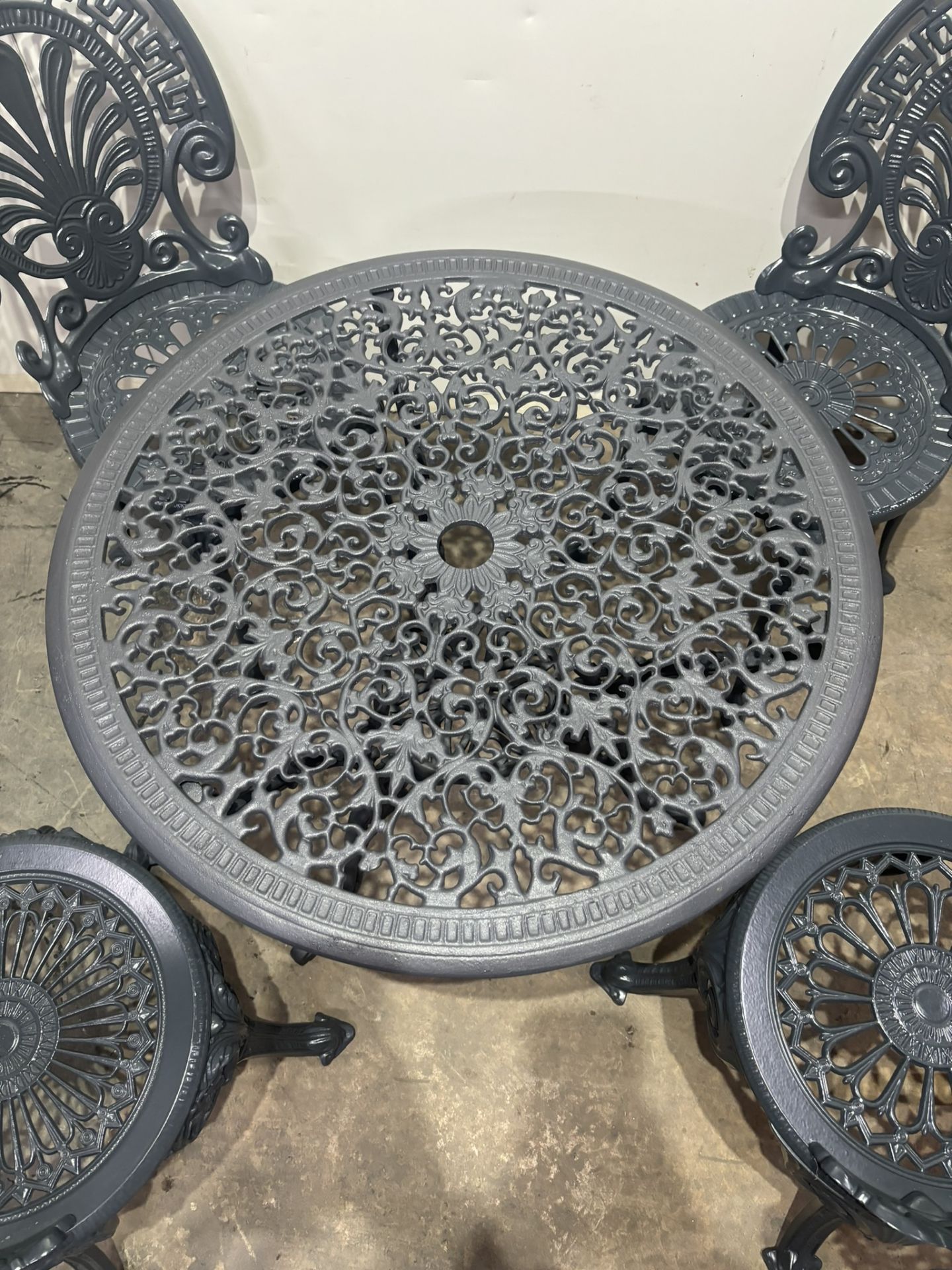 Cast Aluminium Outdoor Garden Dining Set As Seen In Photos - Image 3 of 8