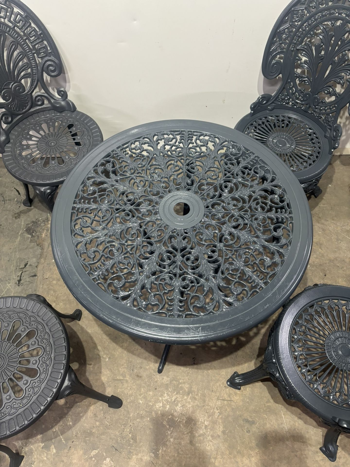 Cast Aluminium Outdoor Garden Dining Set As Seen In Photos - Image 2 of 7