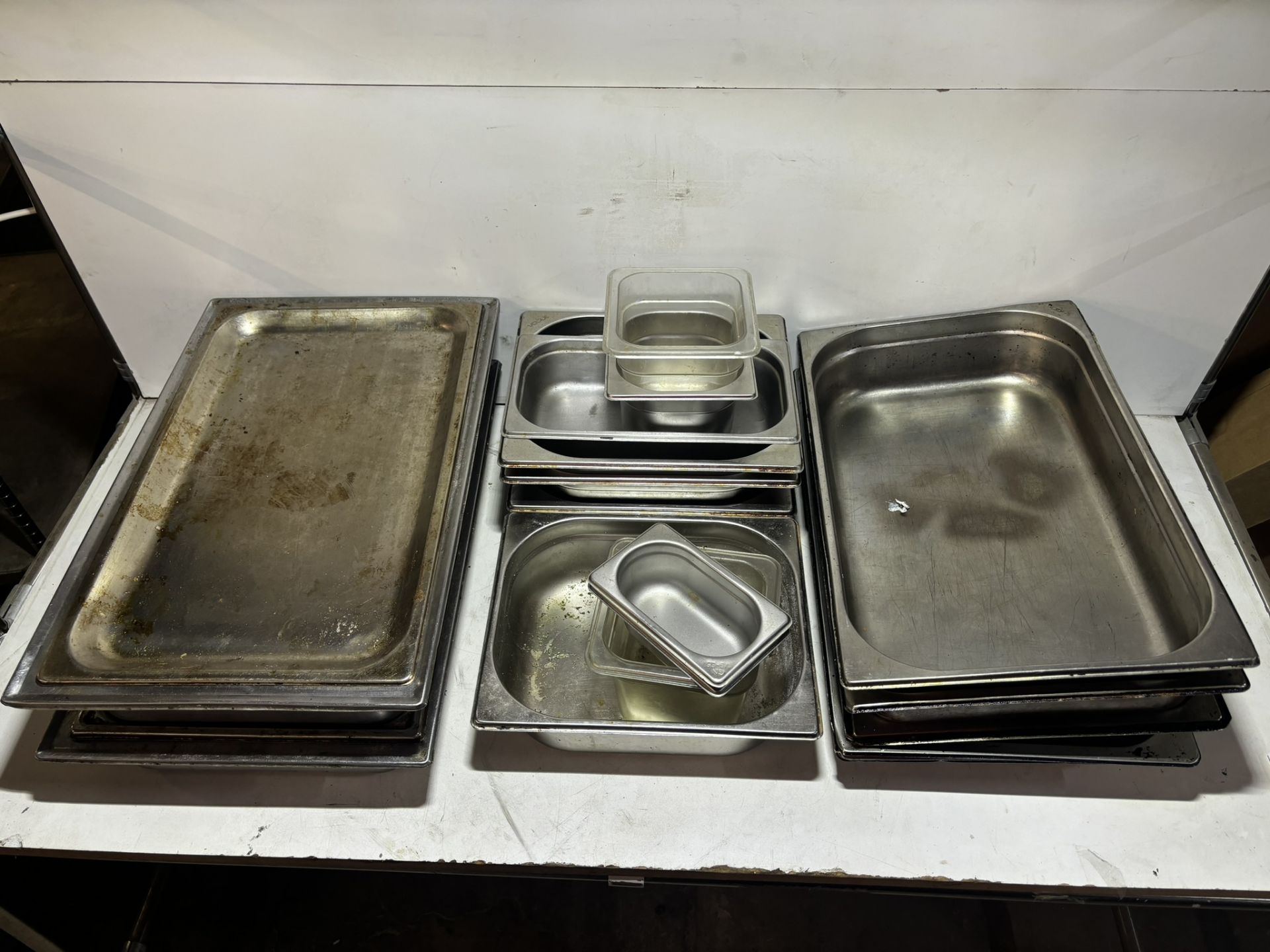 Quantity Of Various Pots,pans & Trays As Seen In Photos