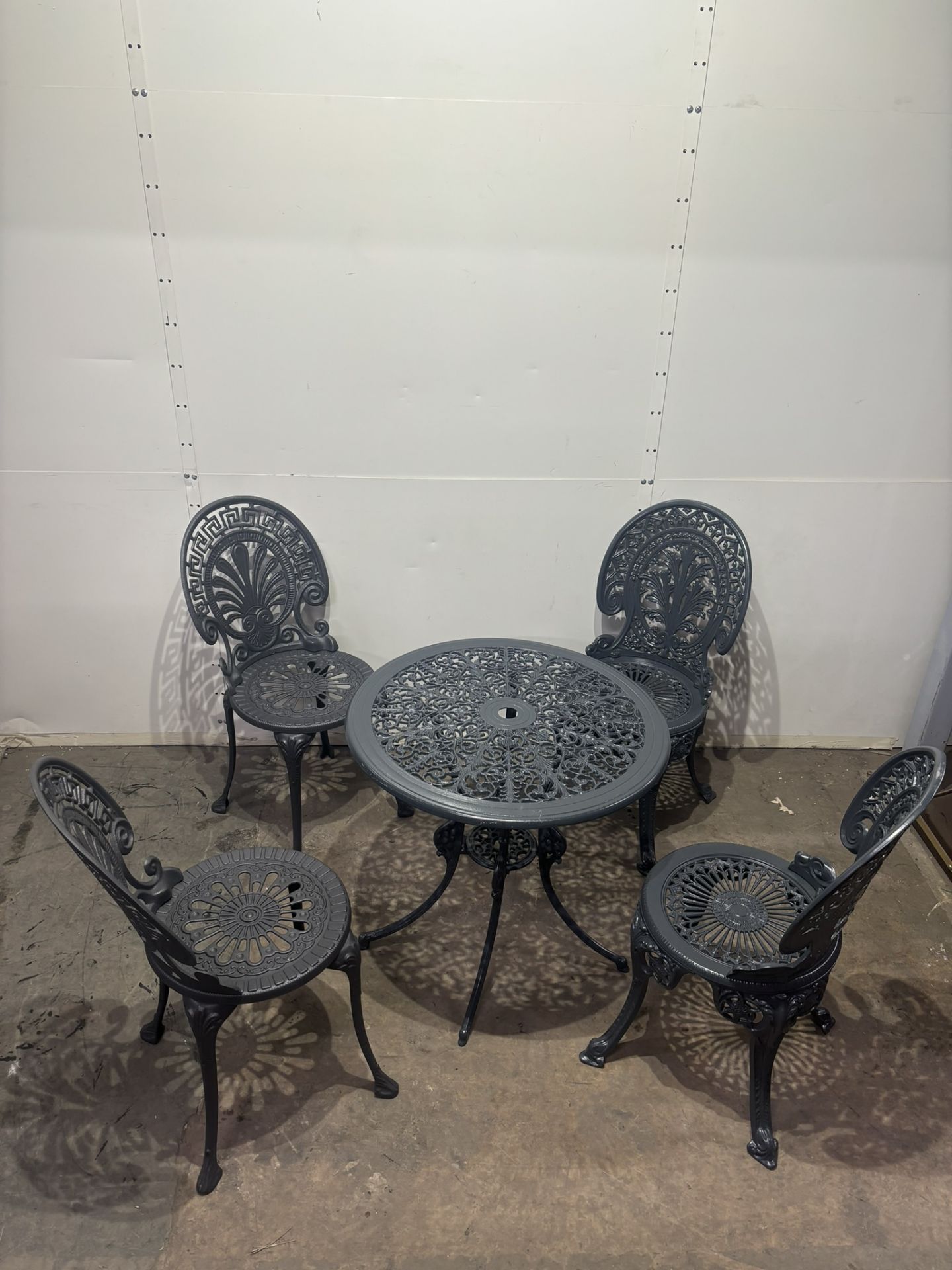 Cast Aluminium Outdoor Garden Dining Set As Seen In Photos