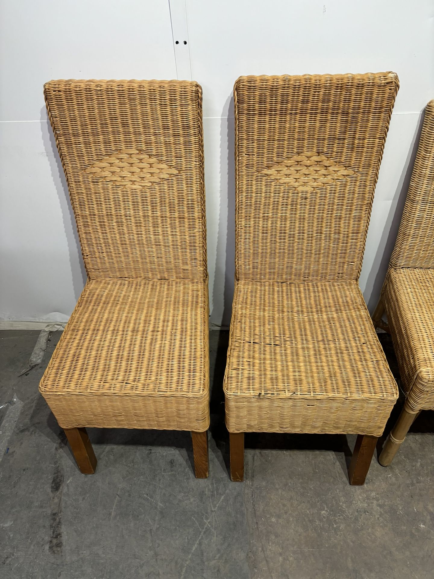 4 x Various Wicker Side Chairs As Seen In Photos - Image 2 of 3