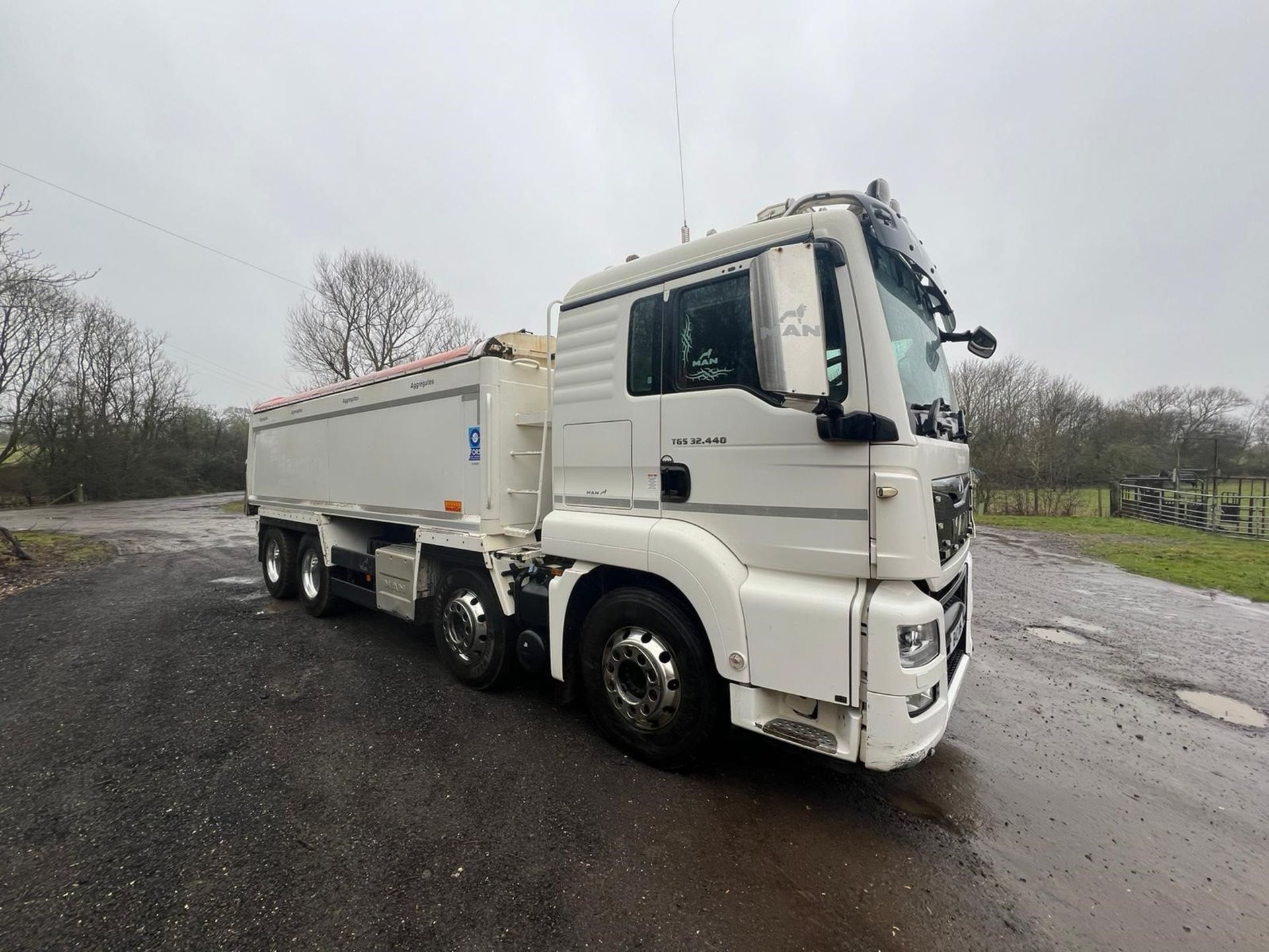 Man TGS 32T Tipper Truck | OW15 WPT | Mileage: 591,553.1 km - Image 10 of 12