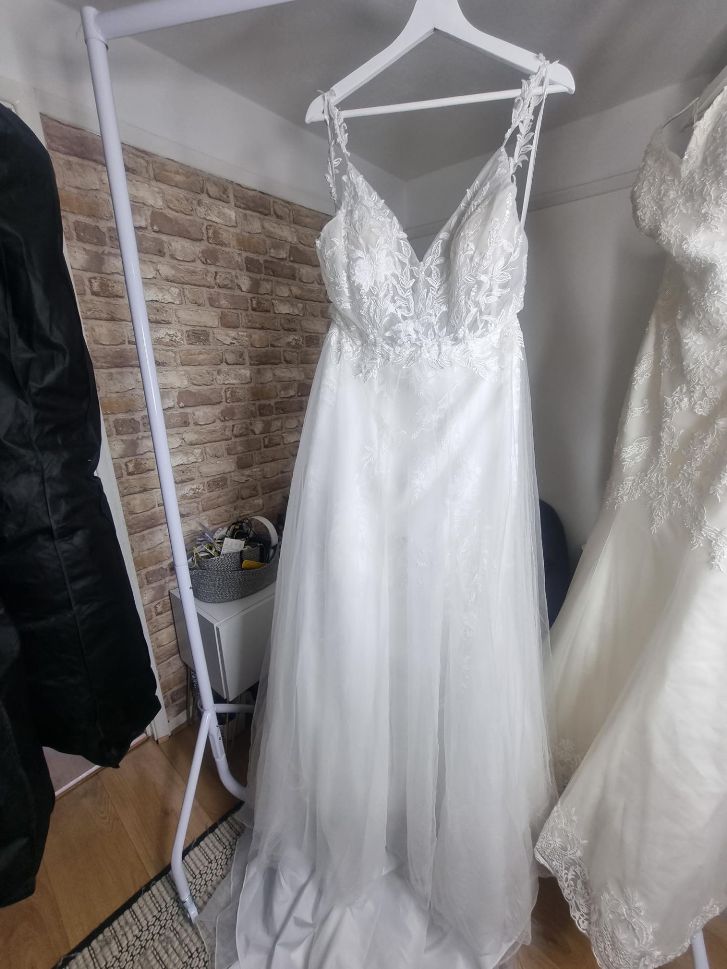 Complete Contents of Bridal Boutique | Gowns | Accessories | Fixtures and Fittings | ZERO VAT - Bild 10 aus 52