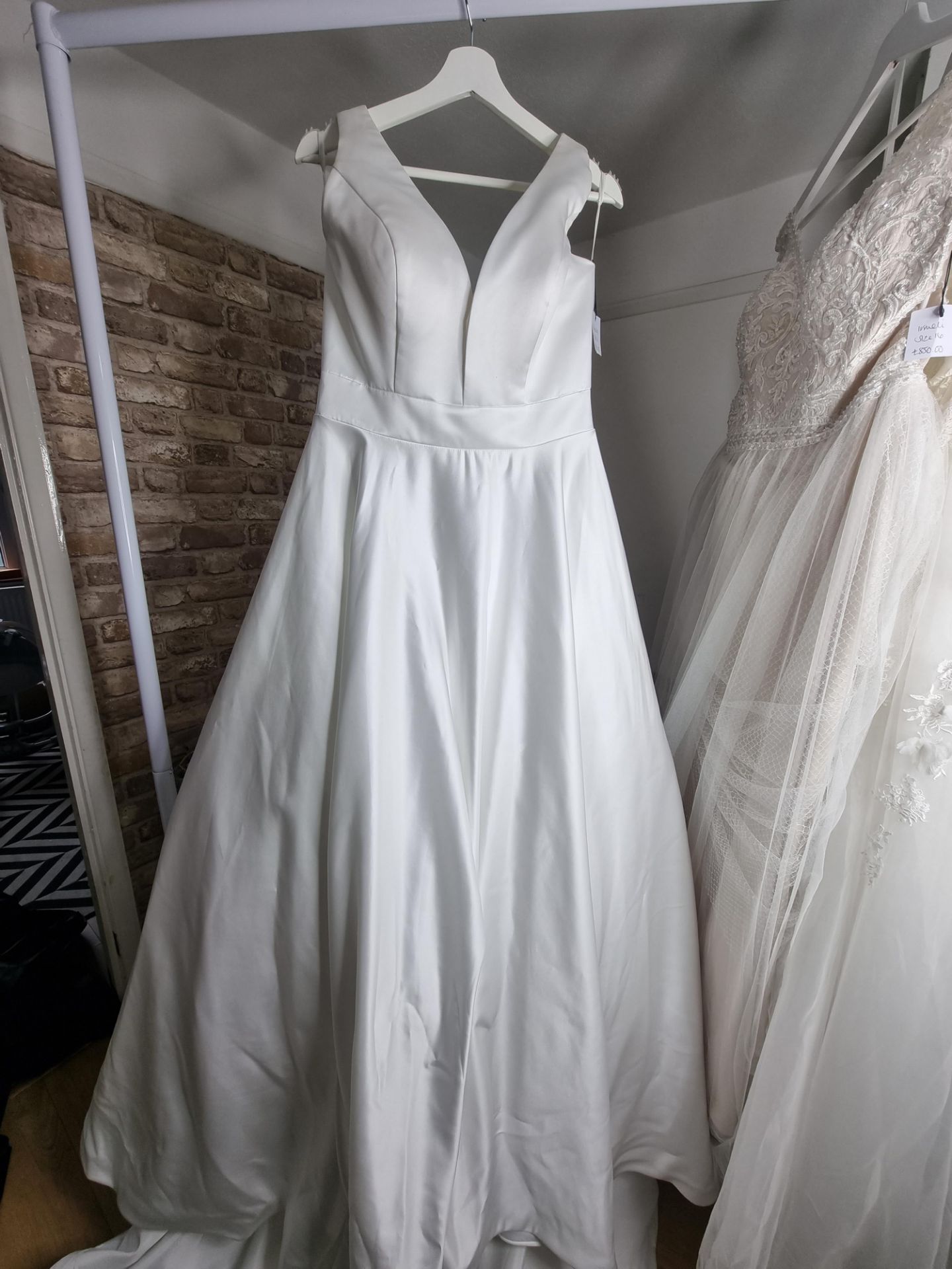 Complete Contents of Bridal Boutique | Gowns | Accessories | Fixtures and Fittings | ZERO VAT - Bild 28 aus 52