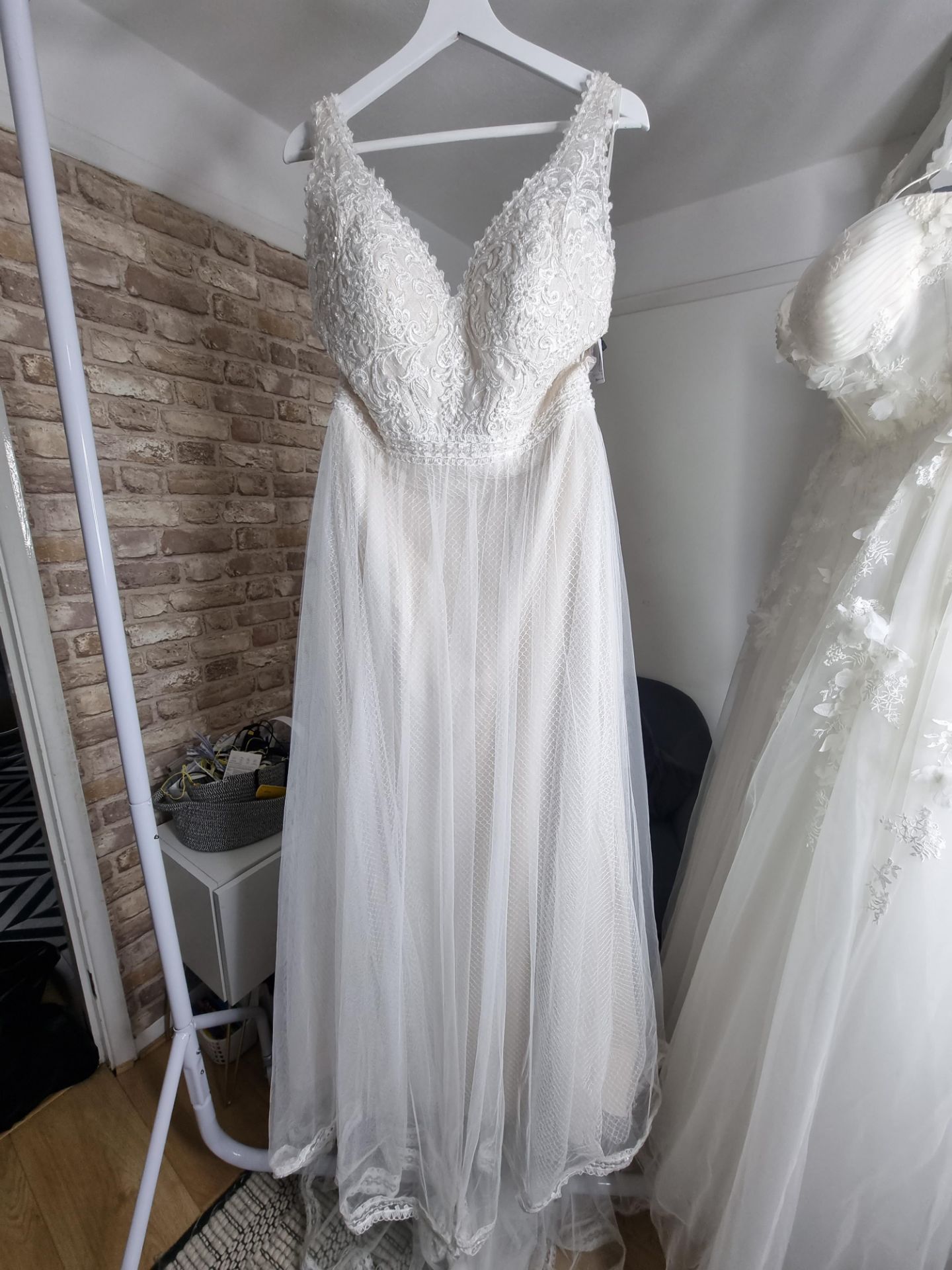 Complete Contents of Bridal Boutique | Gowns | Accessories | Fixtures and Fittings | ZERO VAT - Bild 27 aus 52