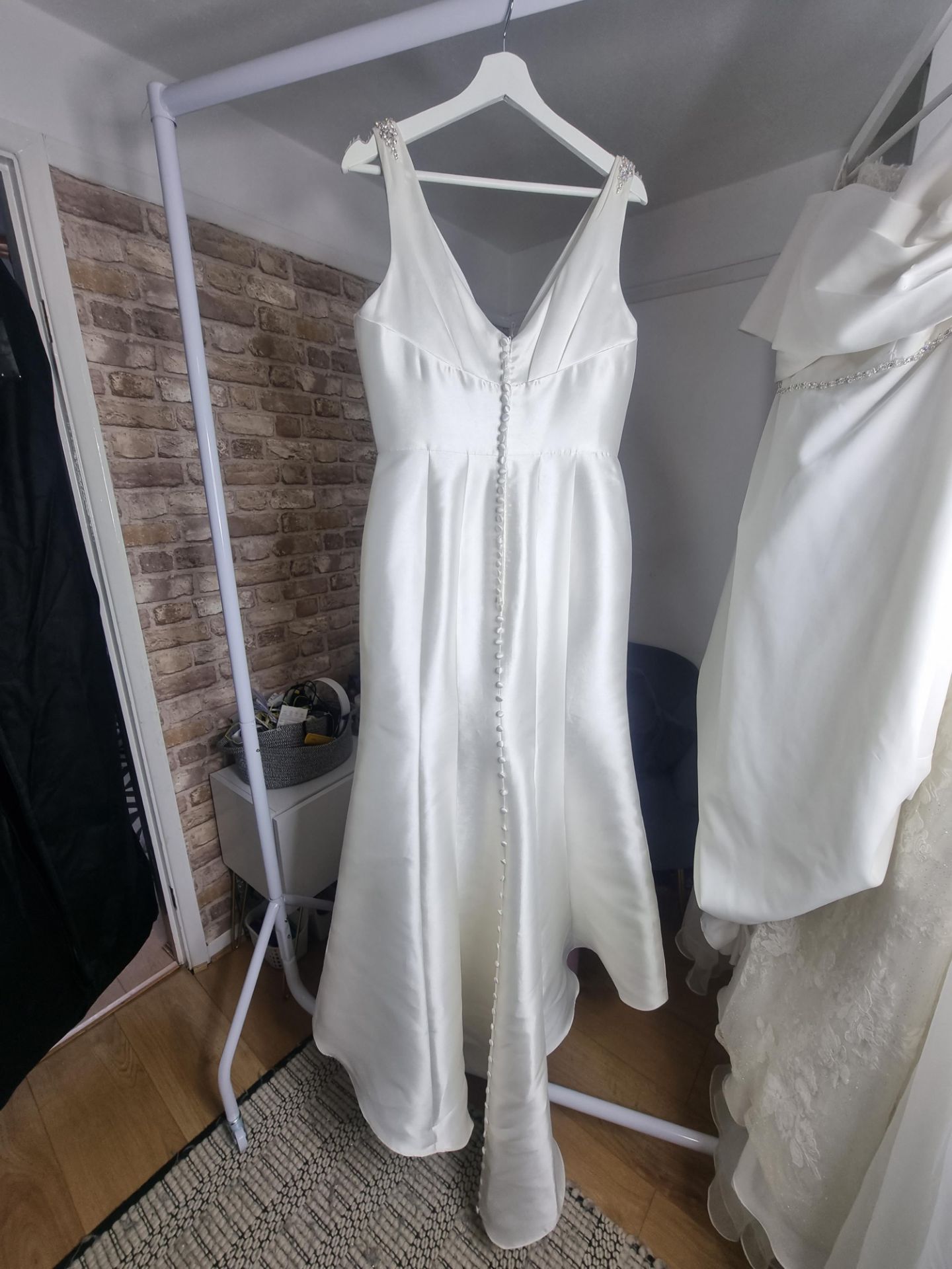 Complete Contents of Bridal Boutique | Gowns | Accessories | Fixtures and Fittings | ZERO VAT - Bild 16 aus 52