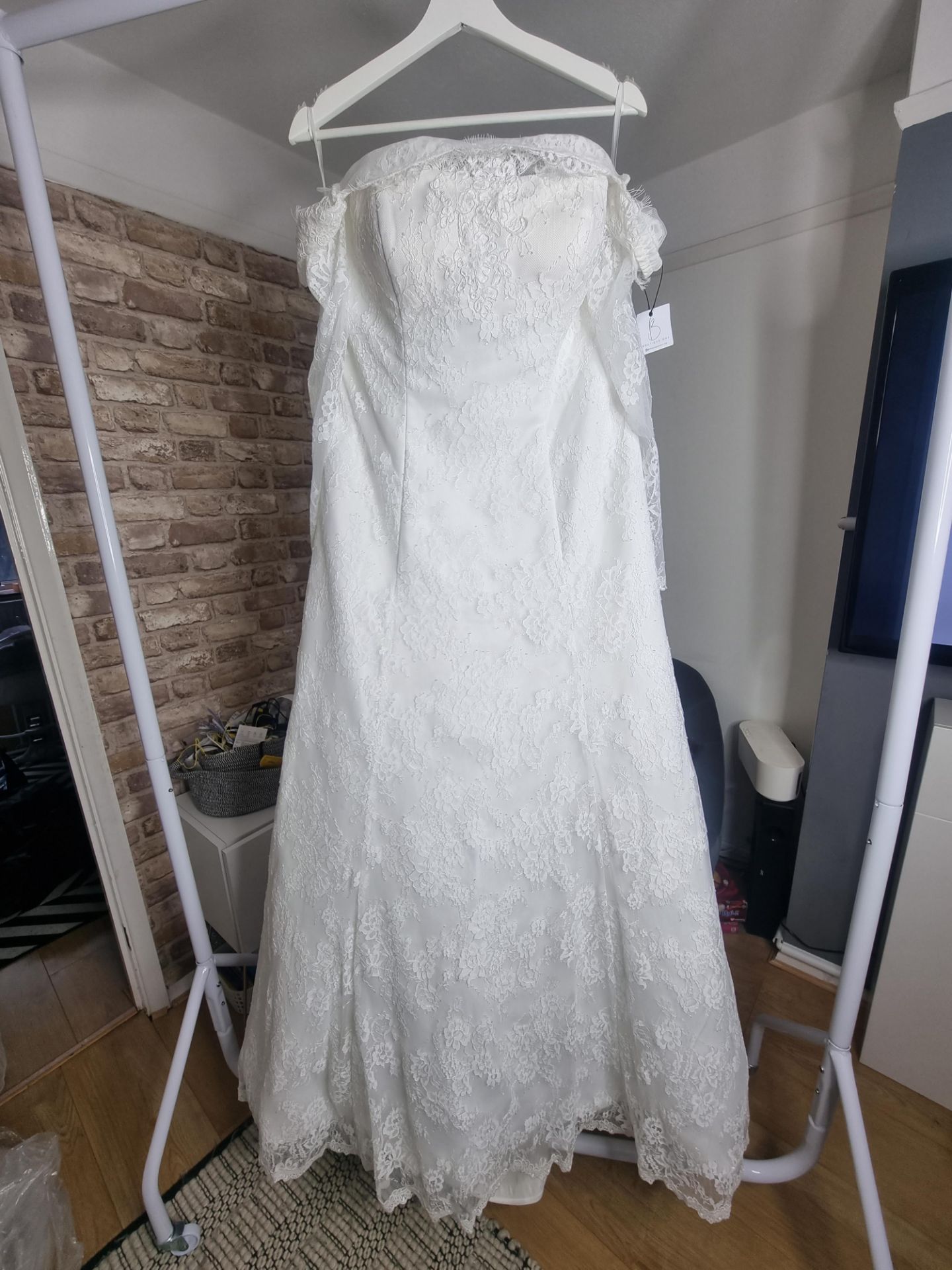 Complete Contents of Bridal Boutique | Gowns | Accessories | Fixtures and Fittings | ZERO VAT - Bild 33 aus 52