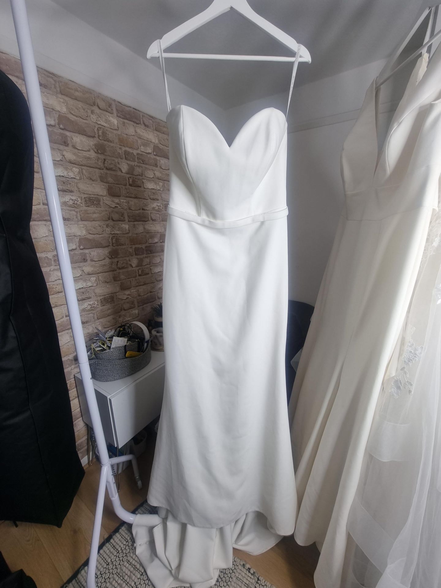 Complete Contents of Bridal Boutique | Gowns | Accessories | Fixtures and Fittings | ZERO VAT - Bild 6 aus 52