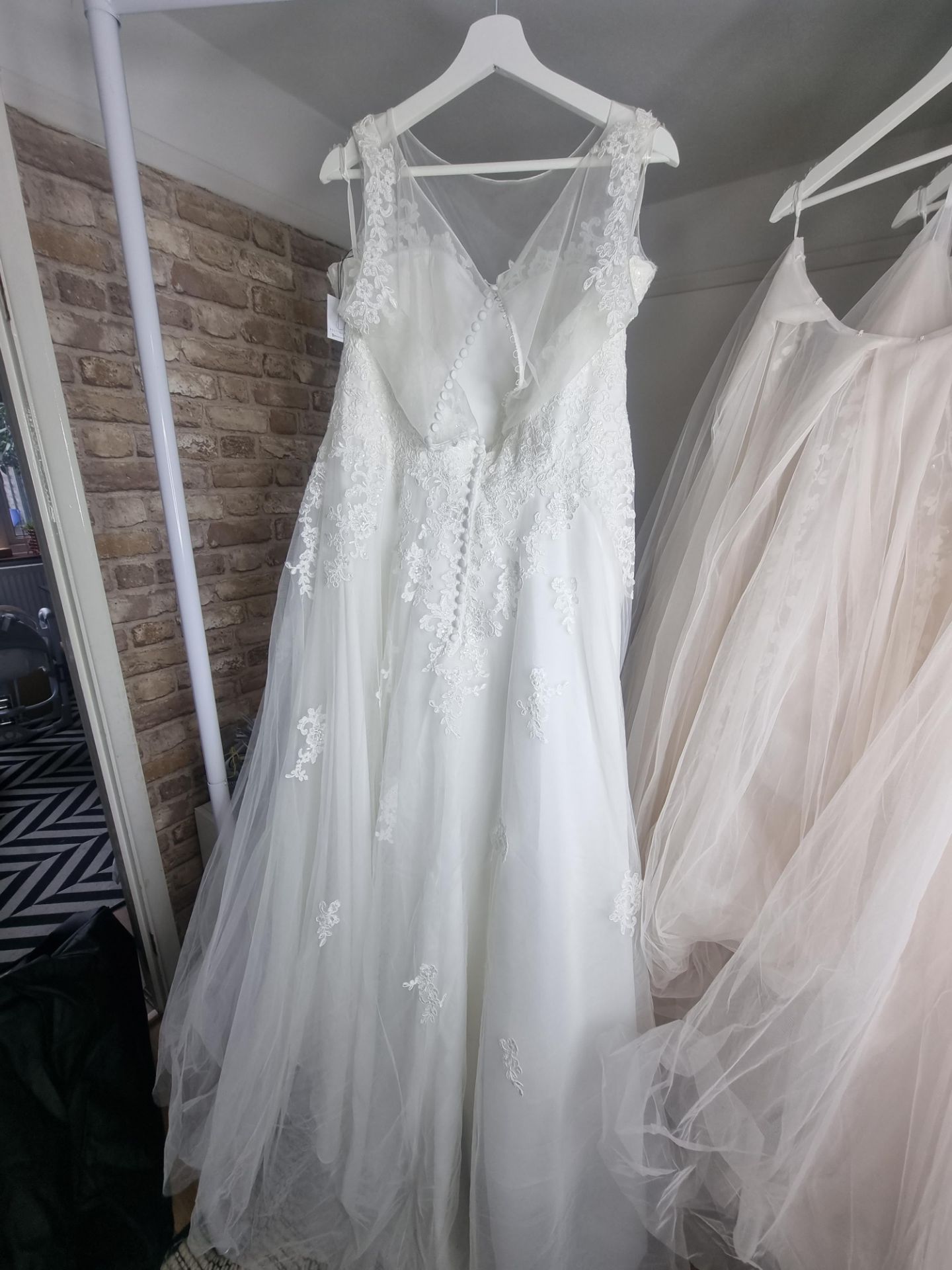 Complete Contents of Bridal Boutique | Gowns | Accessories | Fixtures and Fittings | ZERO VAT - Bild 20 aus 52