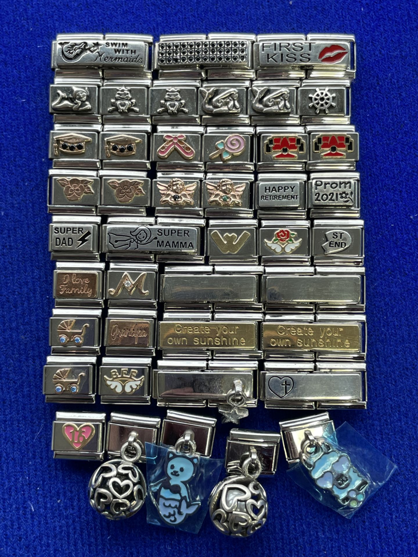 40 x Ex-Display Classic Nomination Charms