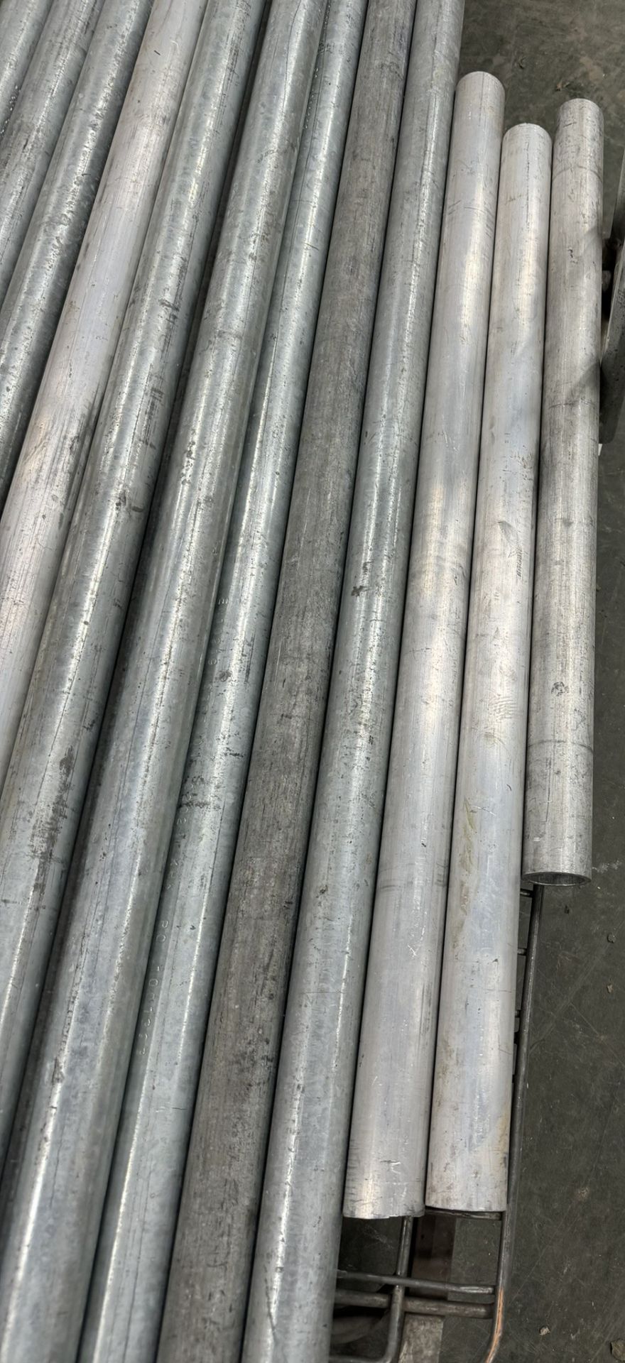 30 x Various Sized Scaffolding Bars / Tubes - As Pictured - Image 6 of 6