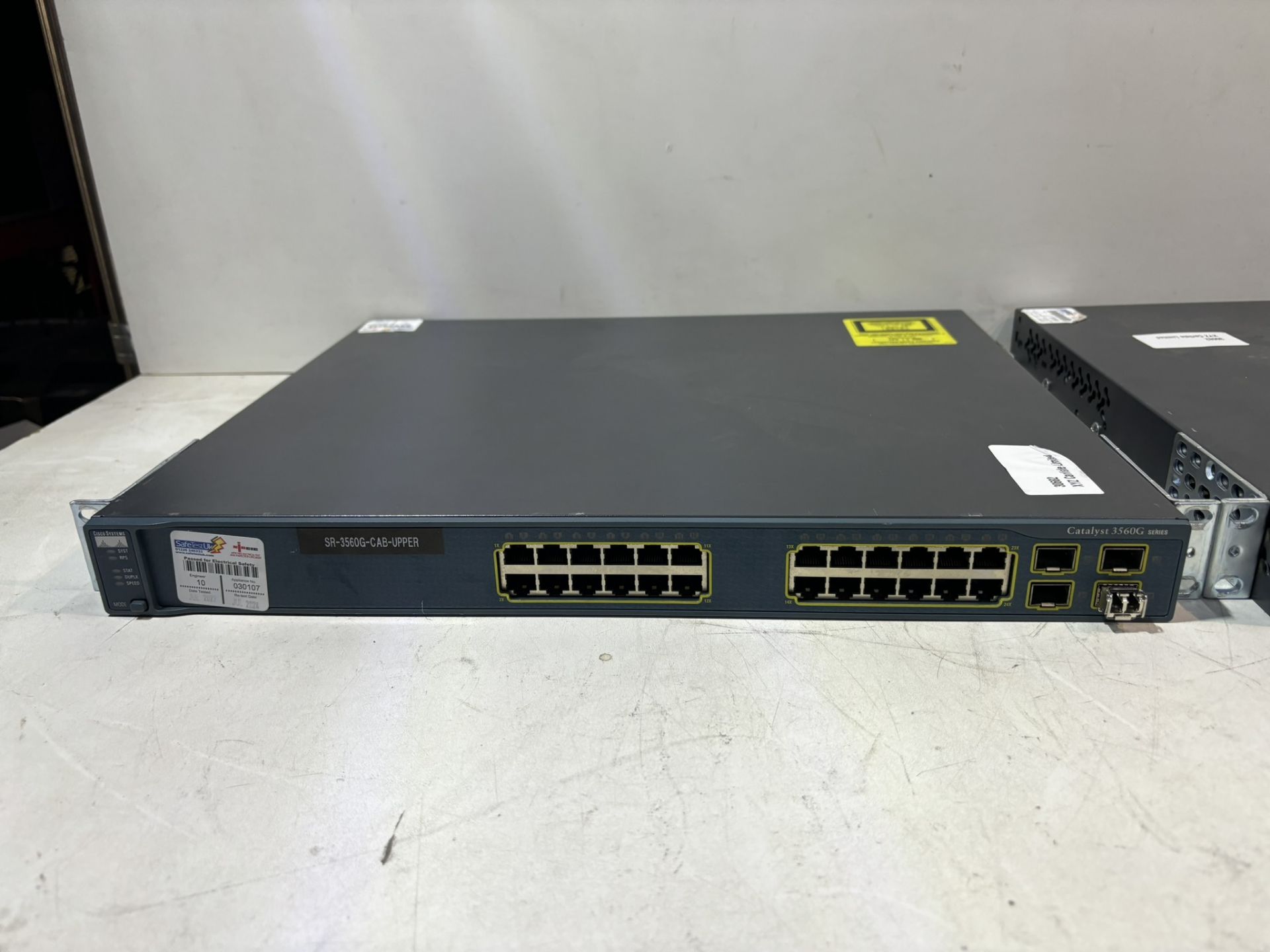 2 x Cisco Catalyst WS-C3560G-24TS-S Switches - Bild 3 aus 12