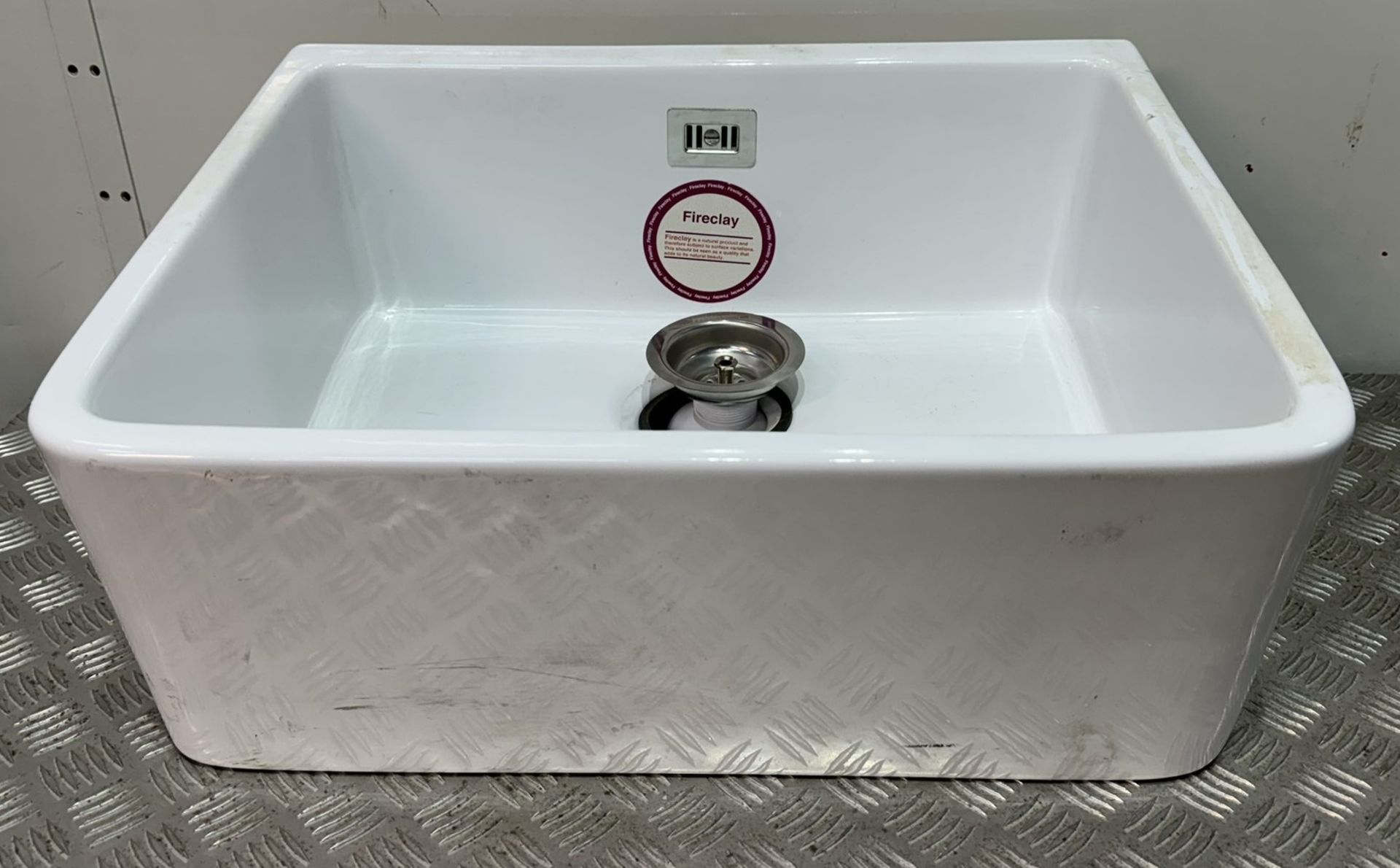 Ex-Display Unbranded White Bathroom Sink W/ Waste *Scratches See Pictures* - Image 2 of 6
