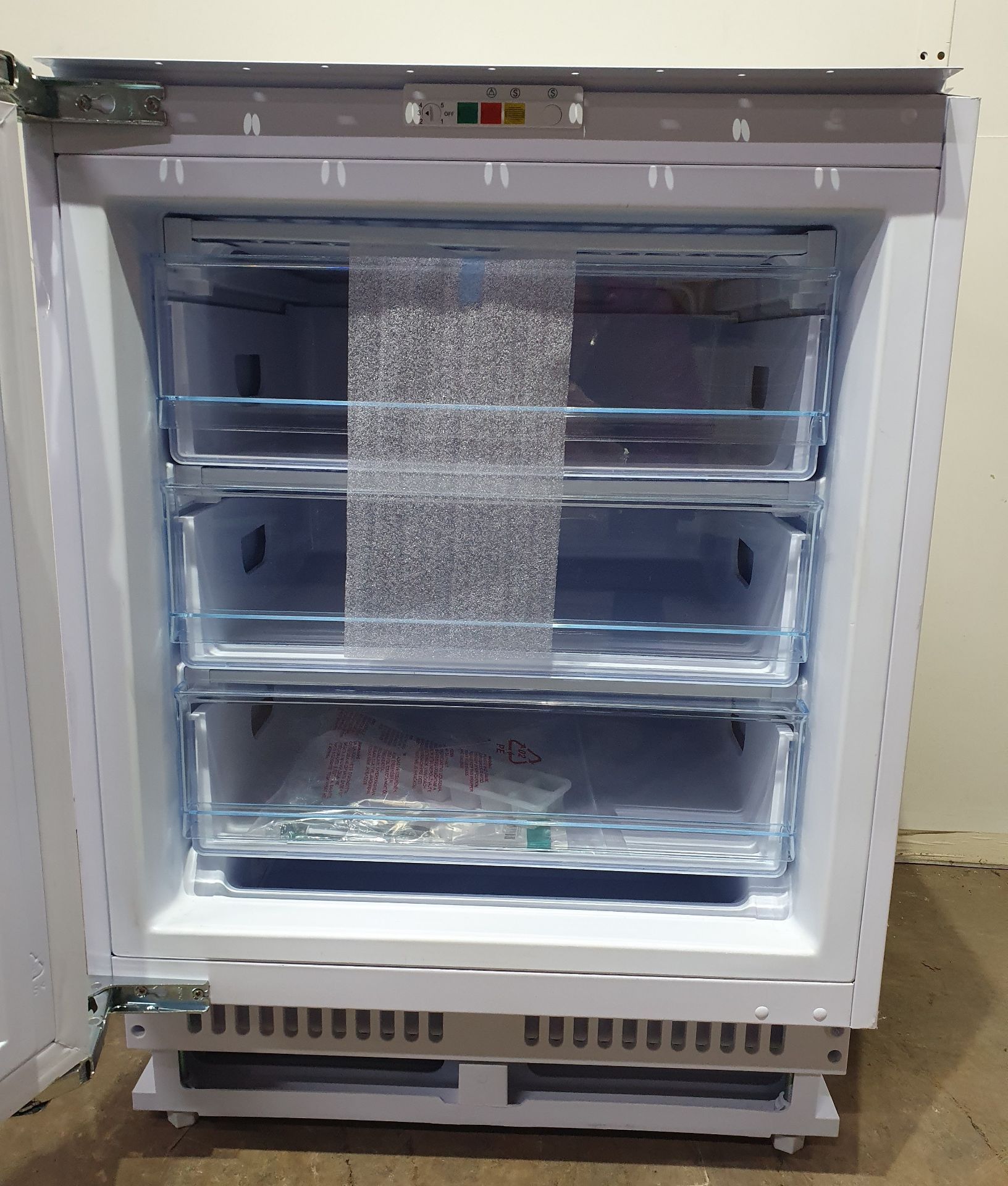 Ex-Display Matrix White Integrated Under Counter Freezer 60cm - Image 2 of 6
