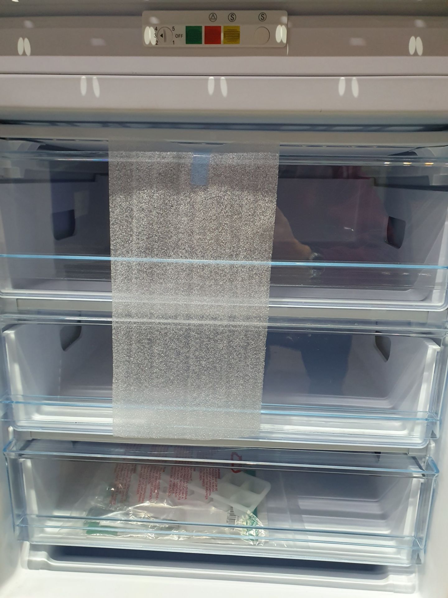Ex-Display Matrix White Integrated Under Counter Freezer 60cm - Image 3 of 6