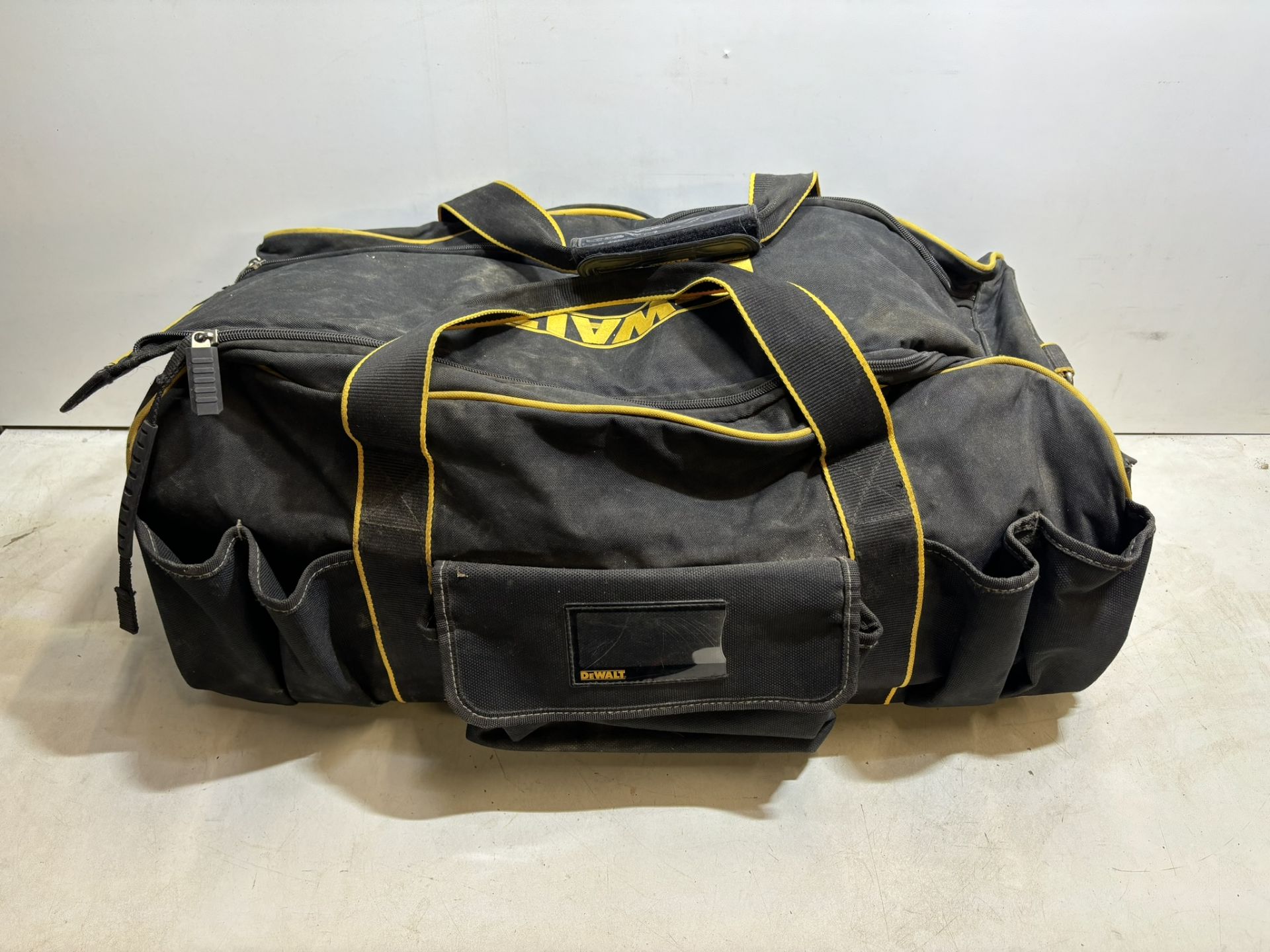 DeWalt Large Duffle Bag On Wheels - Image 4 of 6