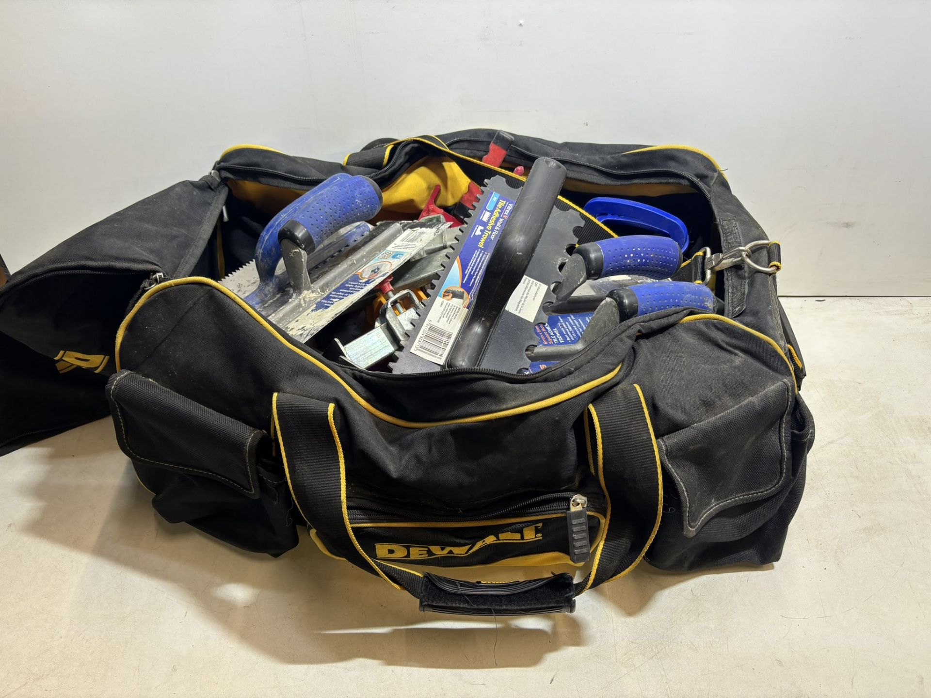 Quantity Of Various Tools & Accessories With Dewalt Duffle Bag - Bild 7 aus 9