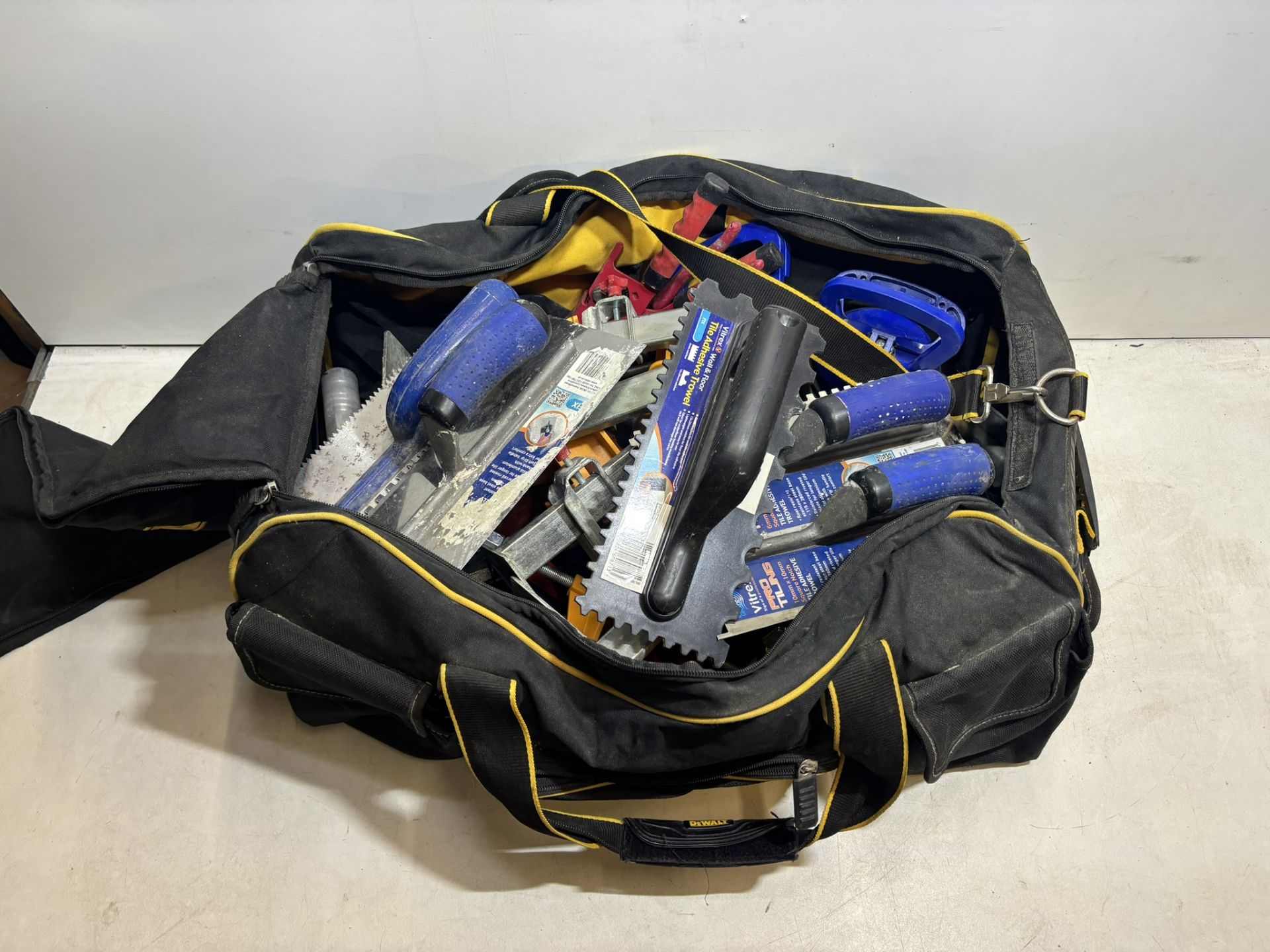 Quantity Of Various Tools & Accessories With Dewalt Duffle Bag - Bild 8 aus 9