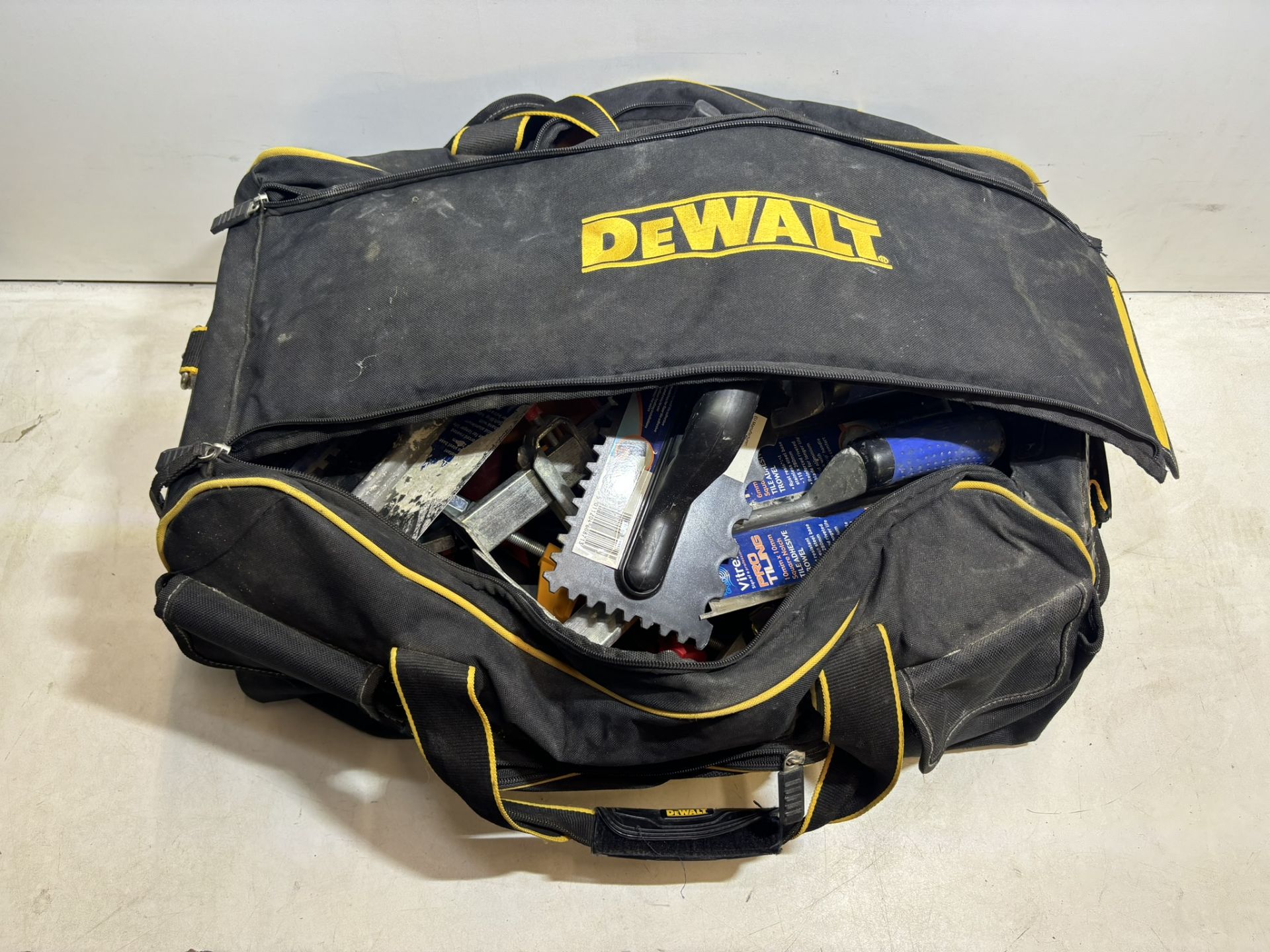 Quantity Of Various Tools & Accessories With Dewalt Duffle Bag - Bild 9 aus 9