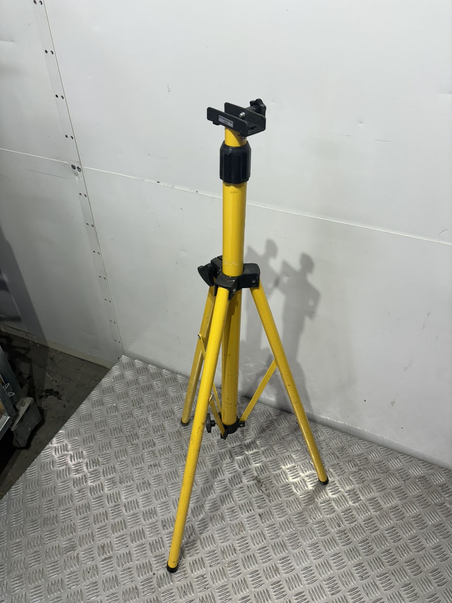 Diall Metal Work light tripod - Image 2 of 3