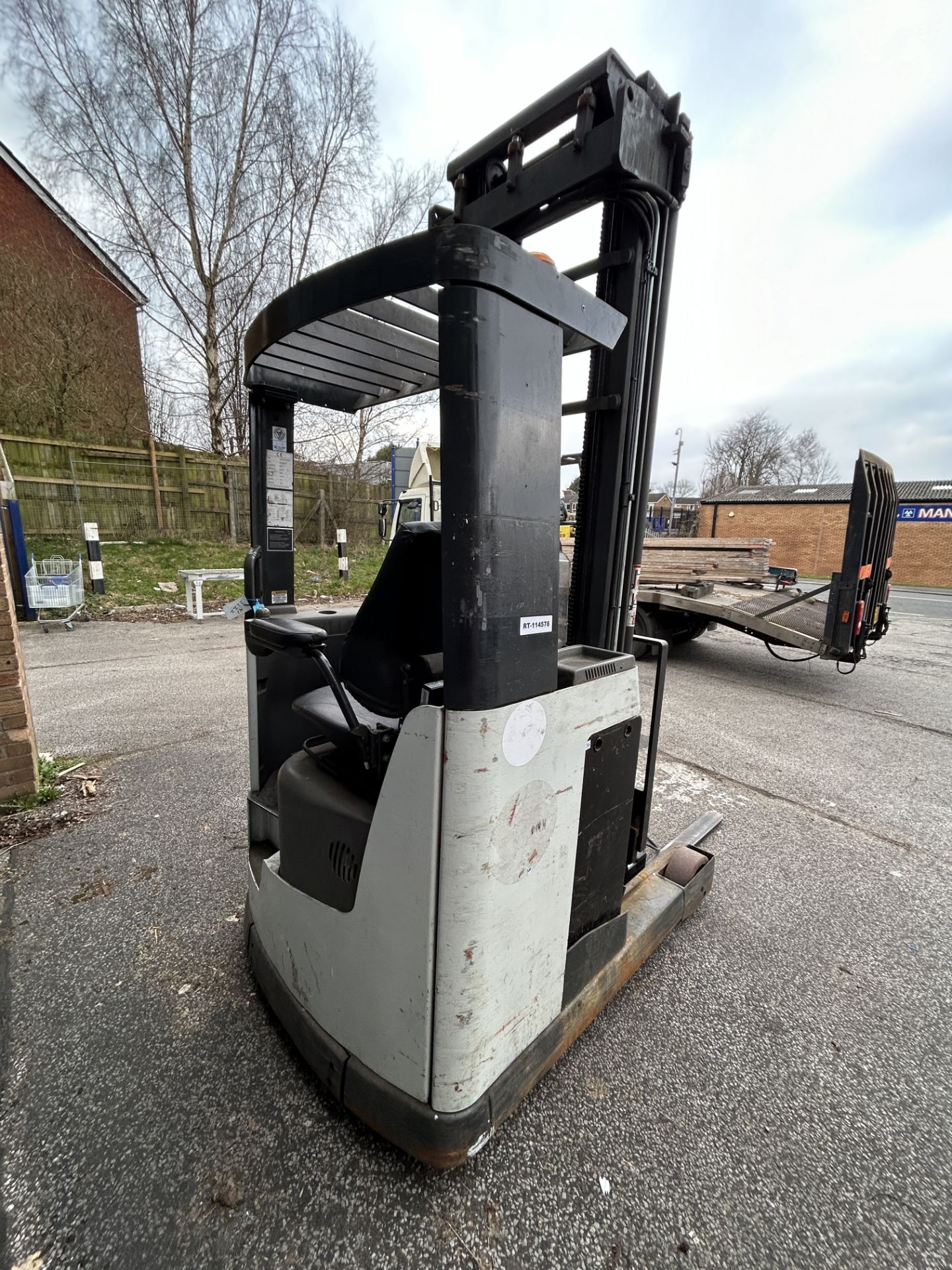 Atlet UNS14 Electric Reach Forklift Truck w/ Charger | YOM: 2008 | 5,216 Hours - Image 7 of 9